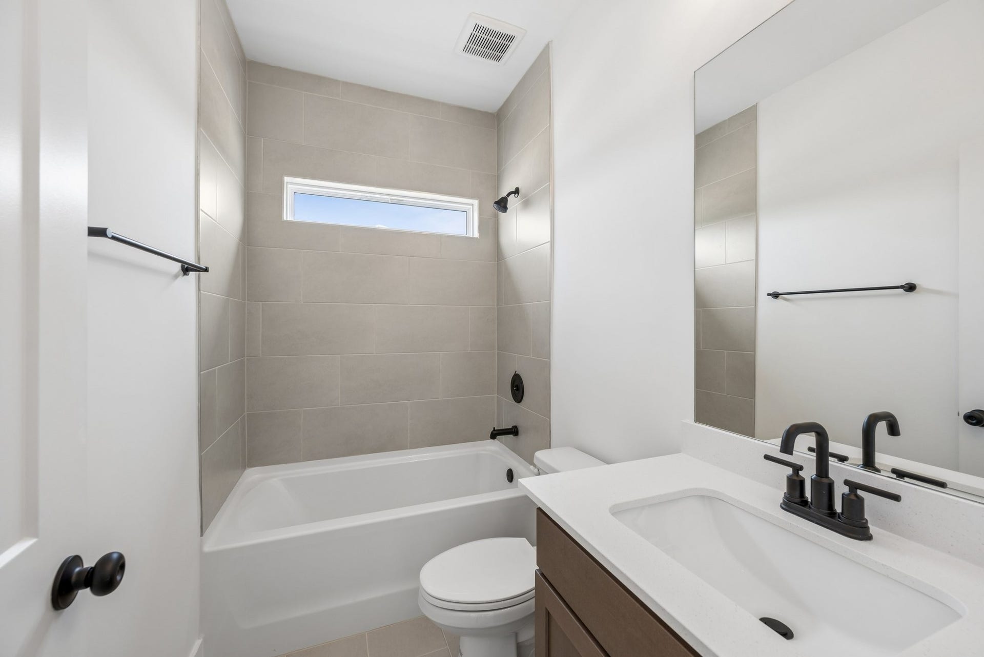 3204 Gravity Dr, Columbia, TN 38401 Bathroom