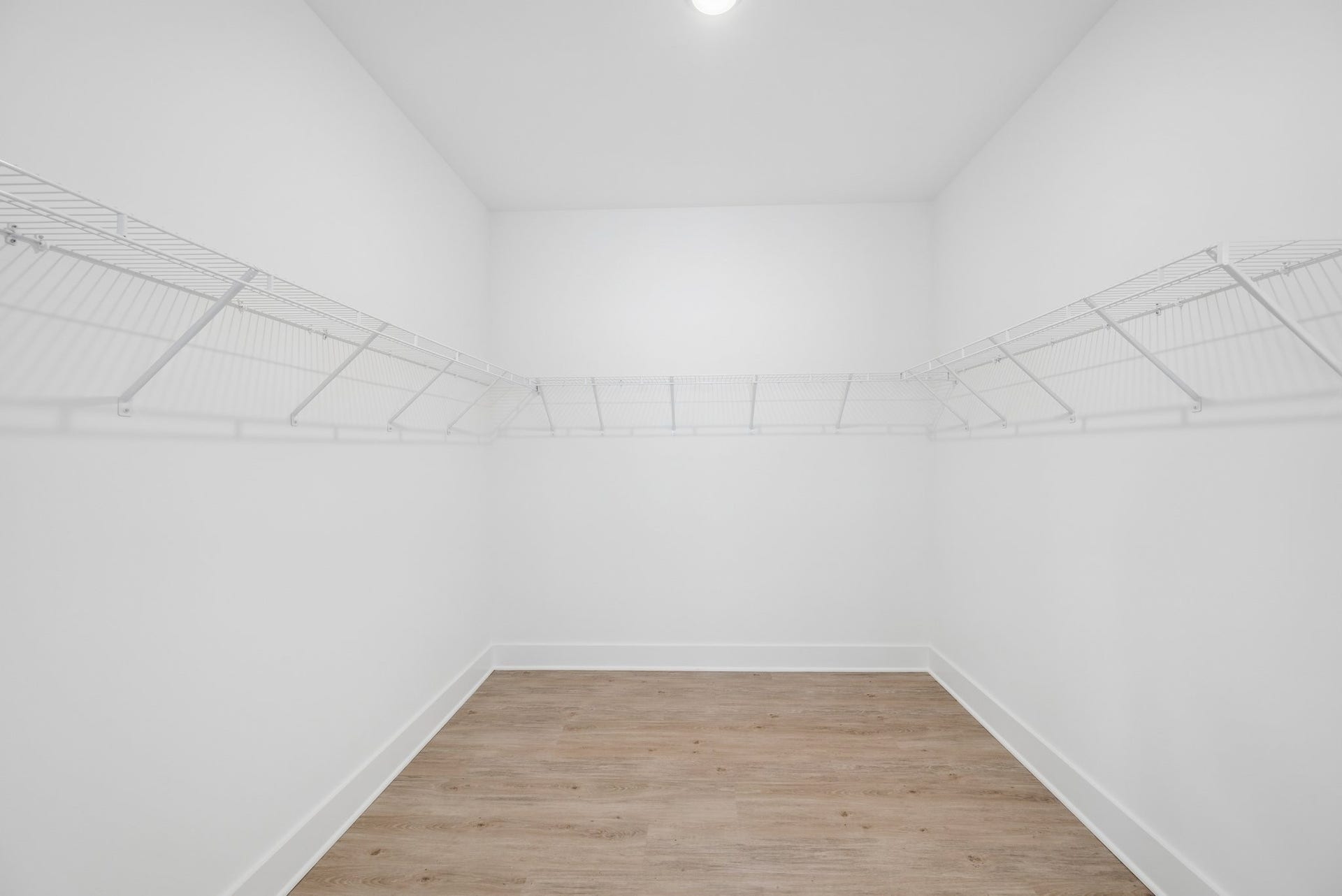 3204 Gravity Dr, Columbia, TN 38401 Primary Closet