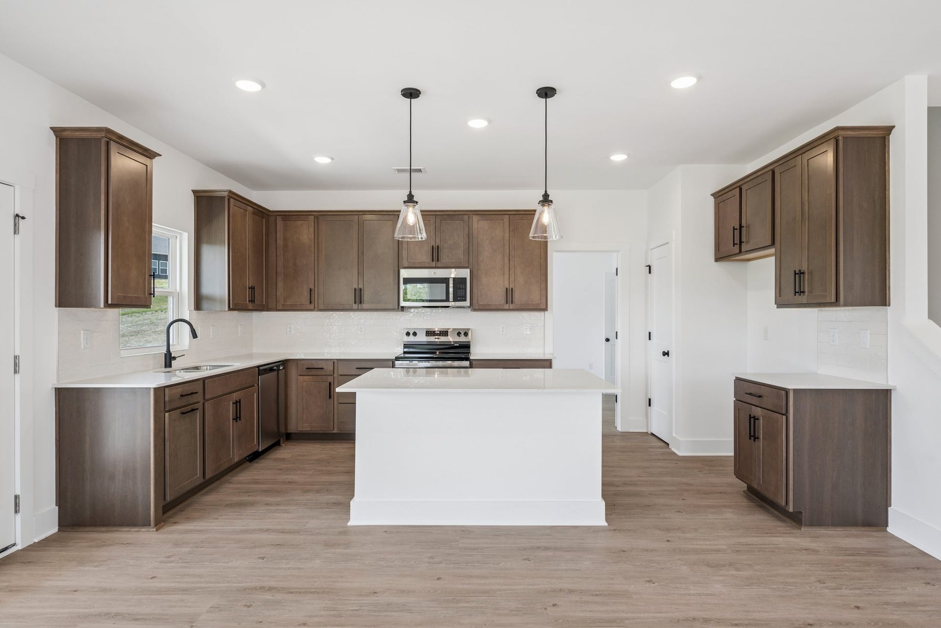 3204 Gravity Dr, Columbia, TN 38401 Kitchen