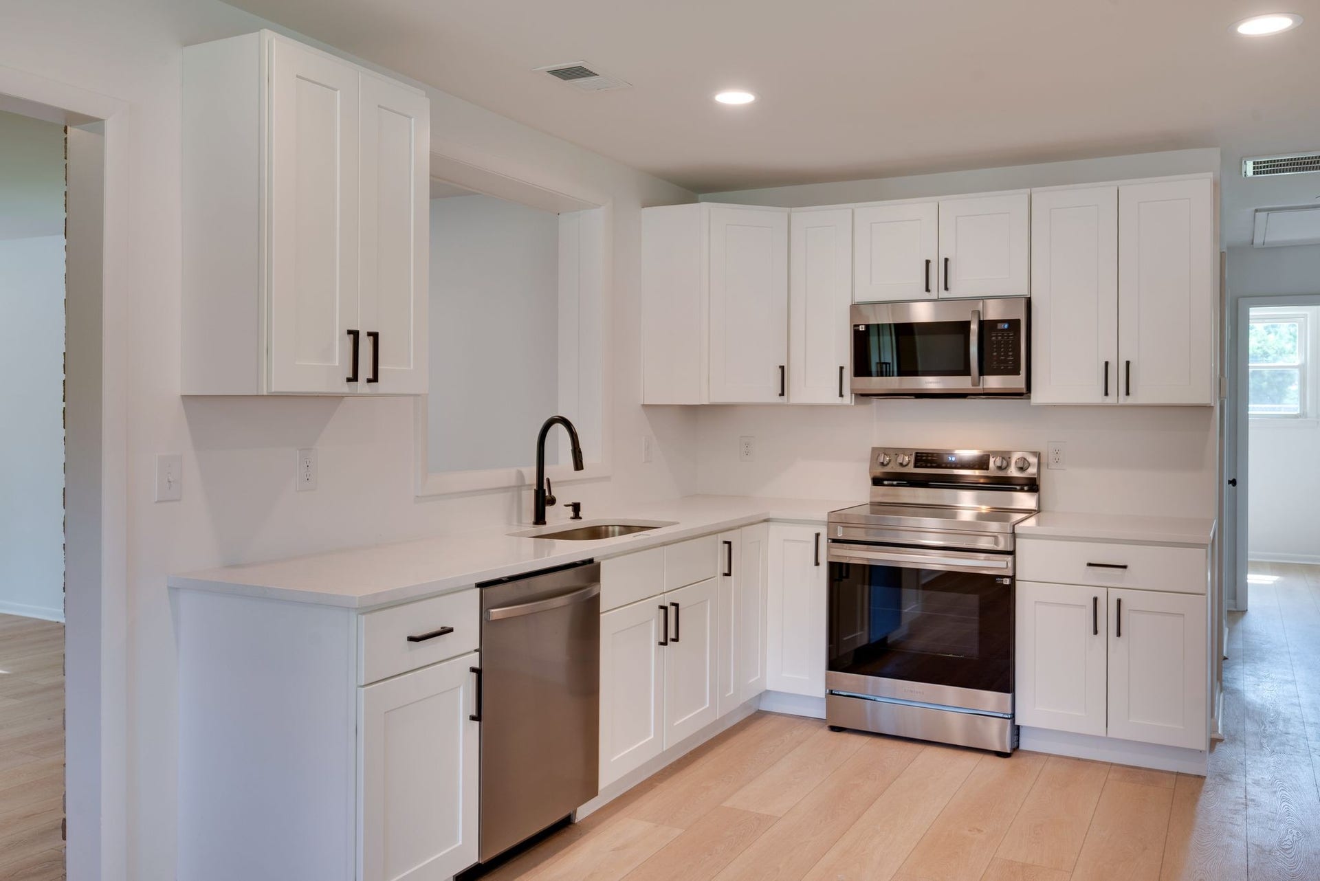 3234 Moorewood Dr, Nashville, TN 37207 Full Kitchen