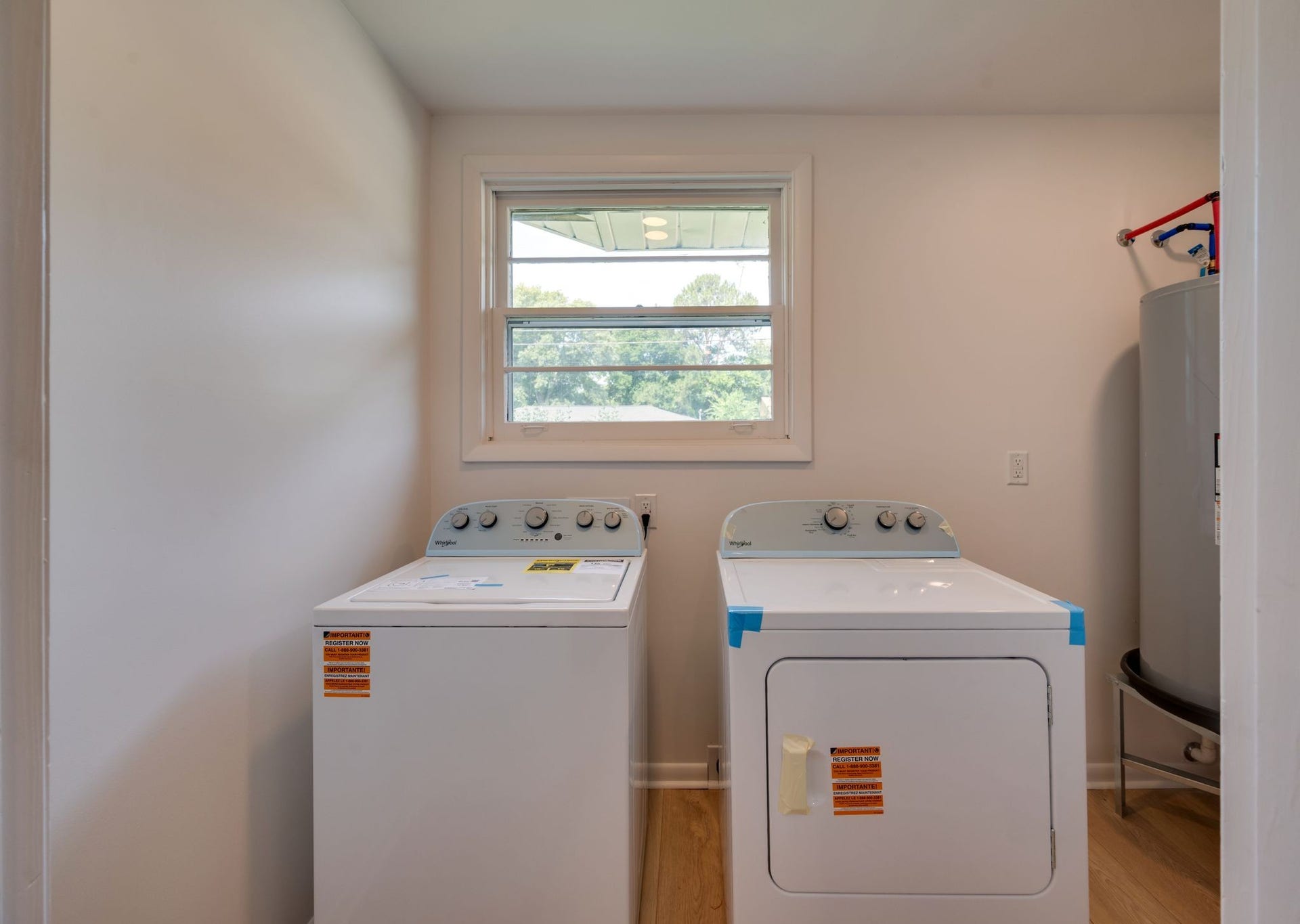 3234 Moorewood Dr, Nashville, TN 37207 Washer and dryer! Big laundry room with window