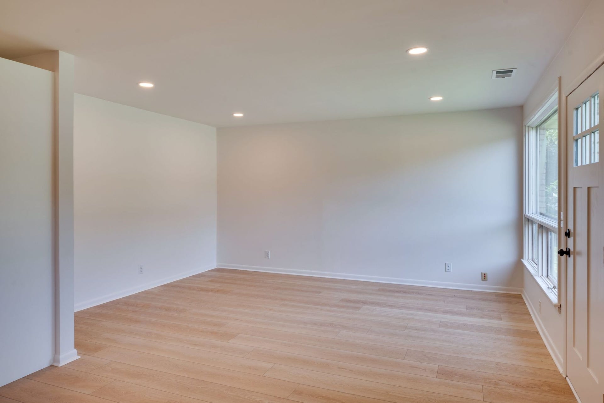 3234 Moorewood Dr, Nashville, TN 37207 Living room