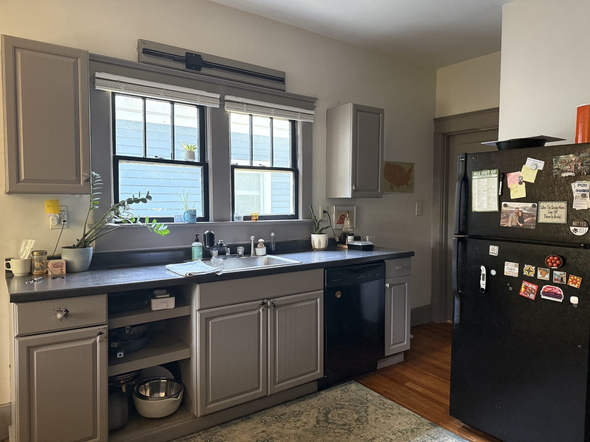1804 Long Ave, Nashville, TN 37206 Kitchen has Dishwasher, Fridge and smooth top range.