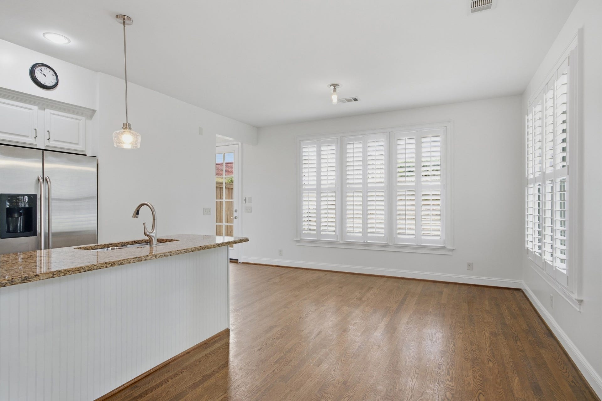 1401 Moher Blvd, Franklin, TN 37069 Powder Bath + Back Yard access.