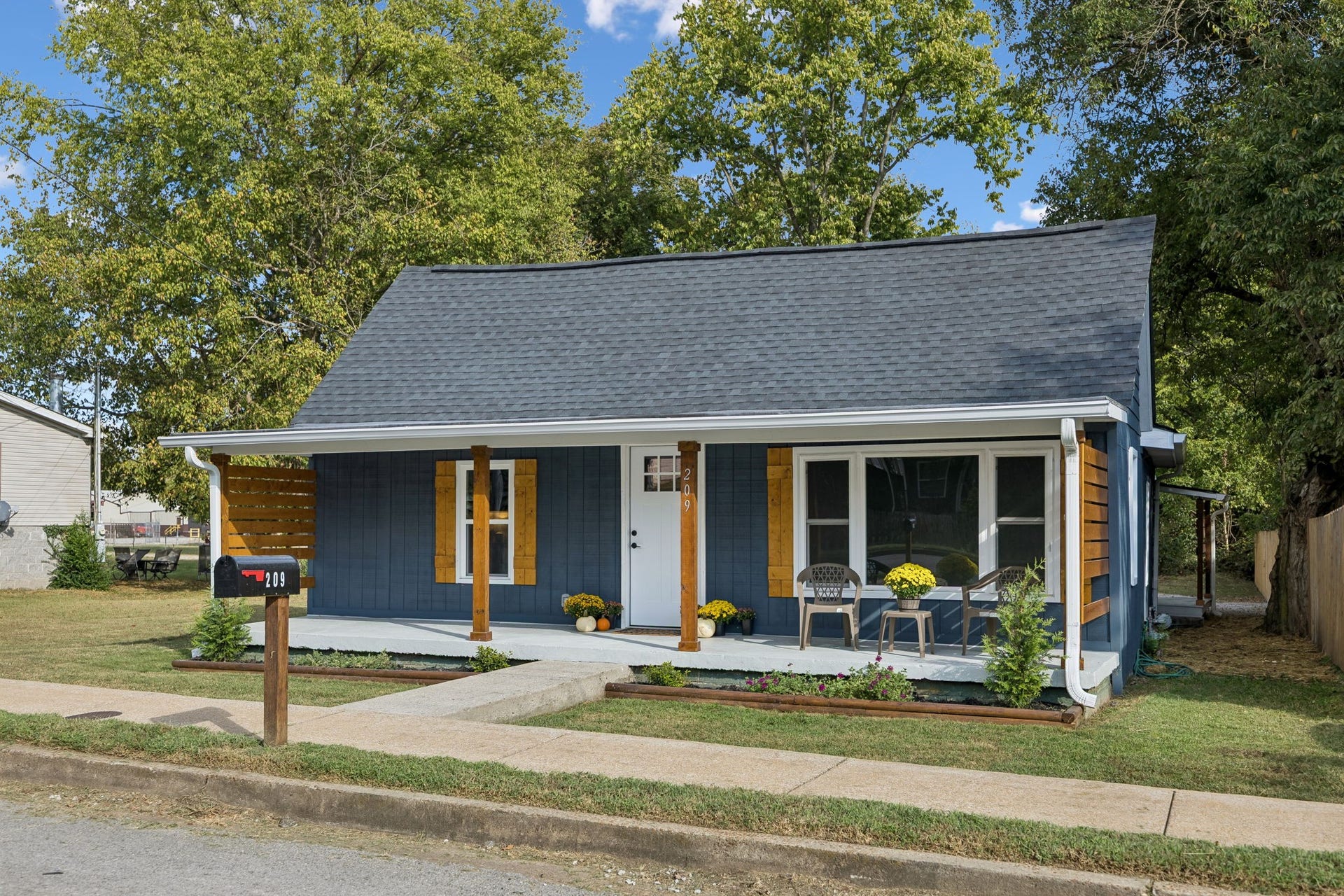 209 Olive St, Mount Pleasant, TN 38474 Welcome home!