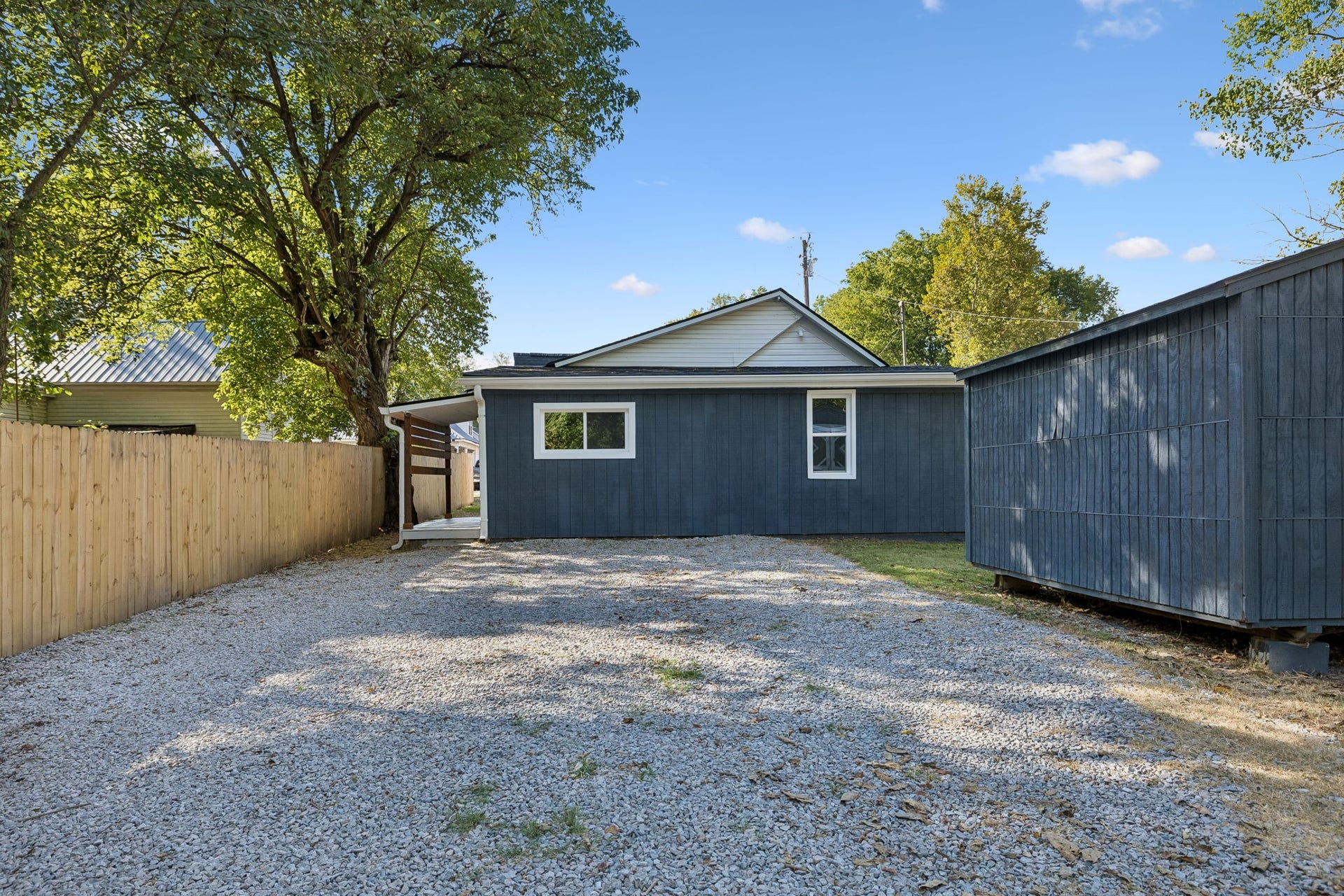 209 Olive St, Mount Pleasant, TN 38474 Large back yard with parking and storage shed
