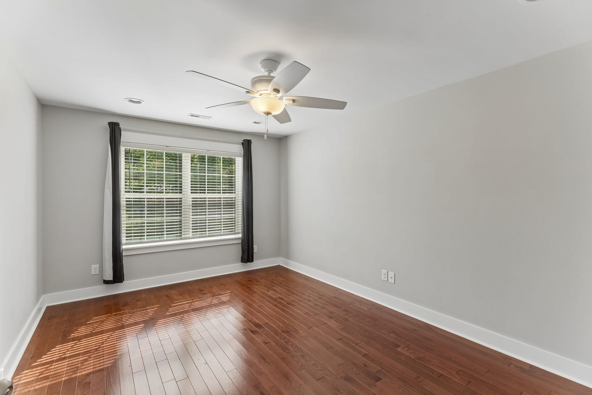 721 Poplar St, Columbia, TN 38401 721 Poplar St, Columbia, TN 38401