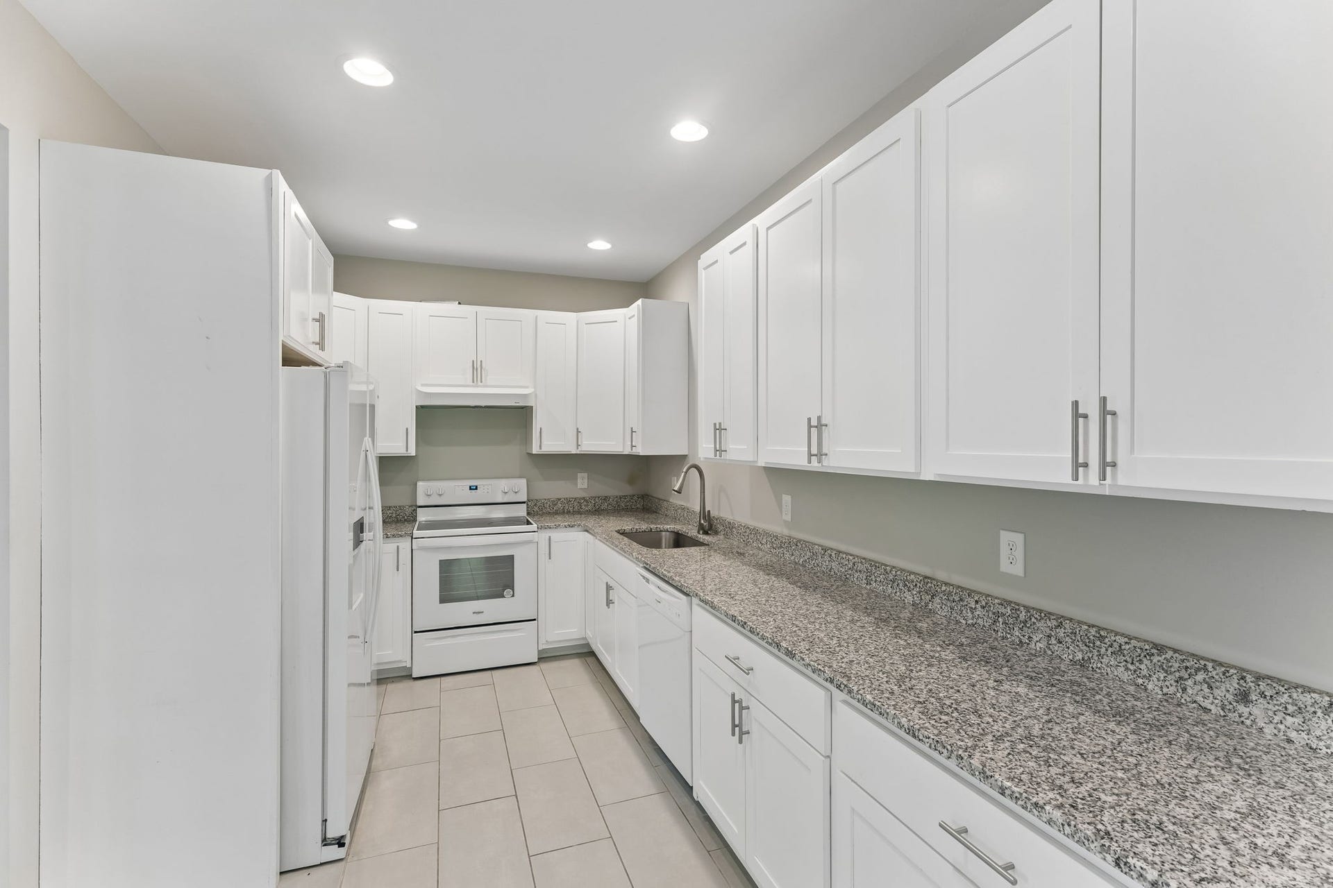 721 Poplar St, Columbia, TN 38401 721 Poplar St, Columbia, TN 38401