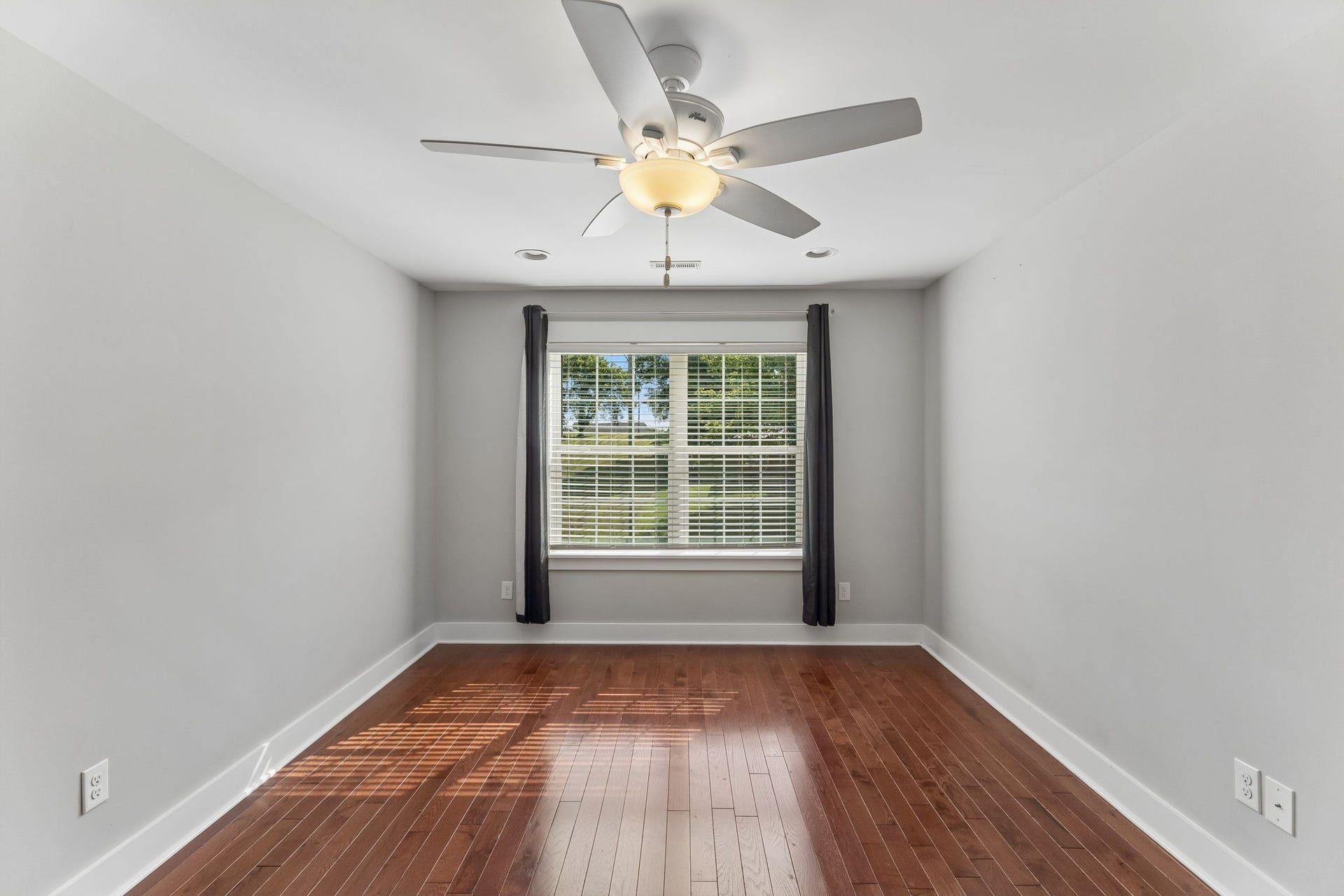 721 Poplar St, Columbia, TN 38401 721 Poplar St, Columbia, TN 38401