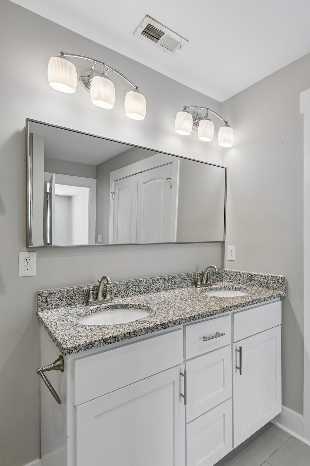721 Poplar St, Columbia, TN 38401 721 Poplar St, Columbia, TN 38401