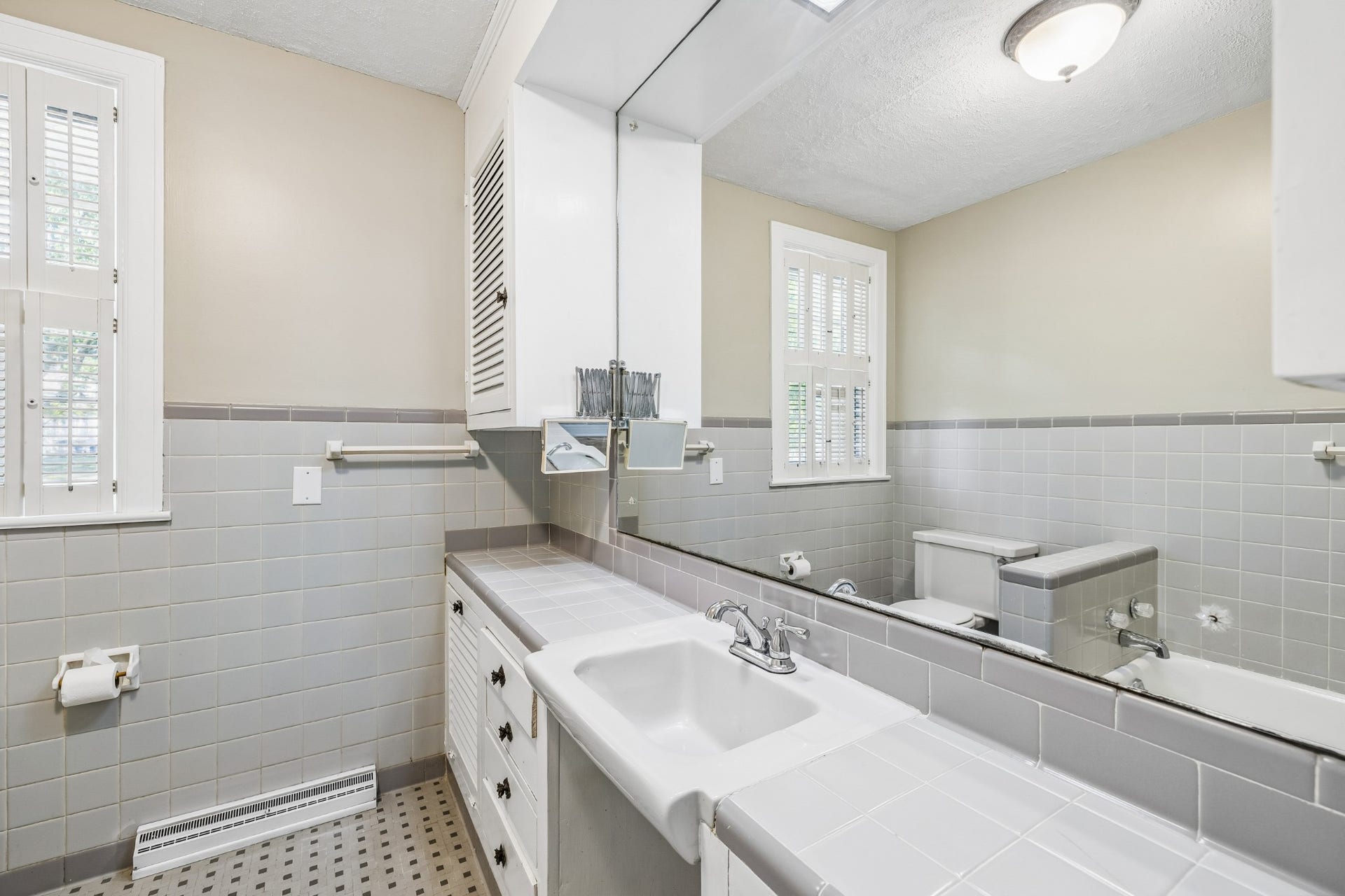 909 Hillcrest Ave, Columbia, TN 38401 909 Hillcrest Ave, Columbia, TN 38401