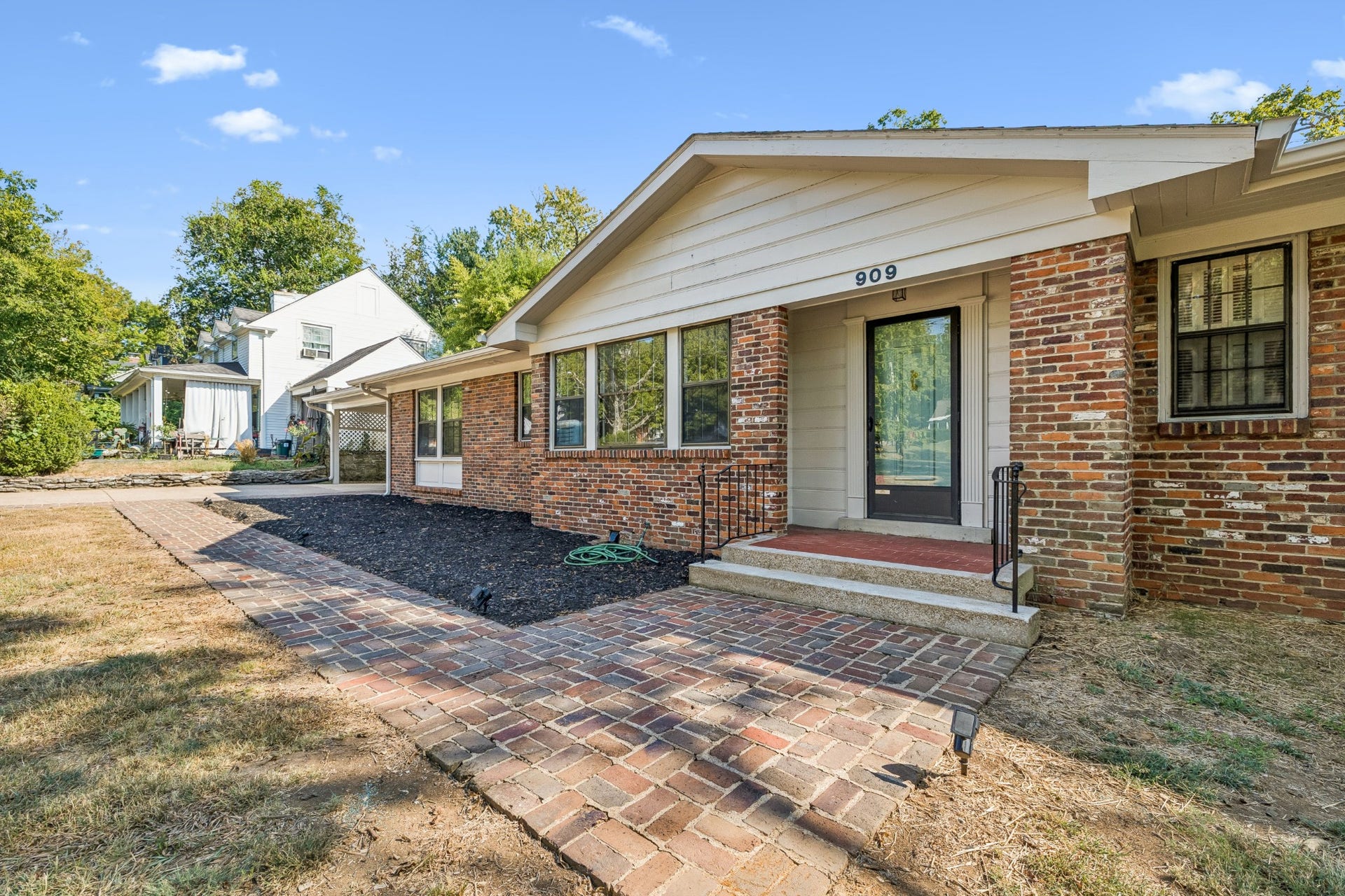 909 Hillcrest Ave, Columbia, TN 38401 909 Hillcrest Ave, Columbia, TN 38401