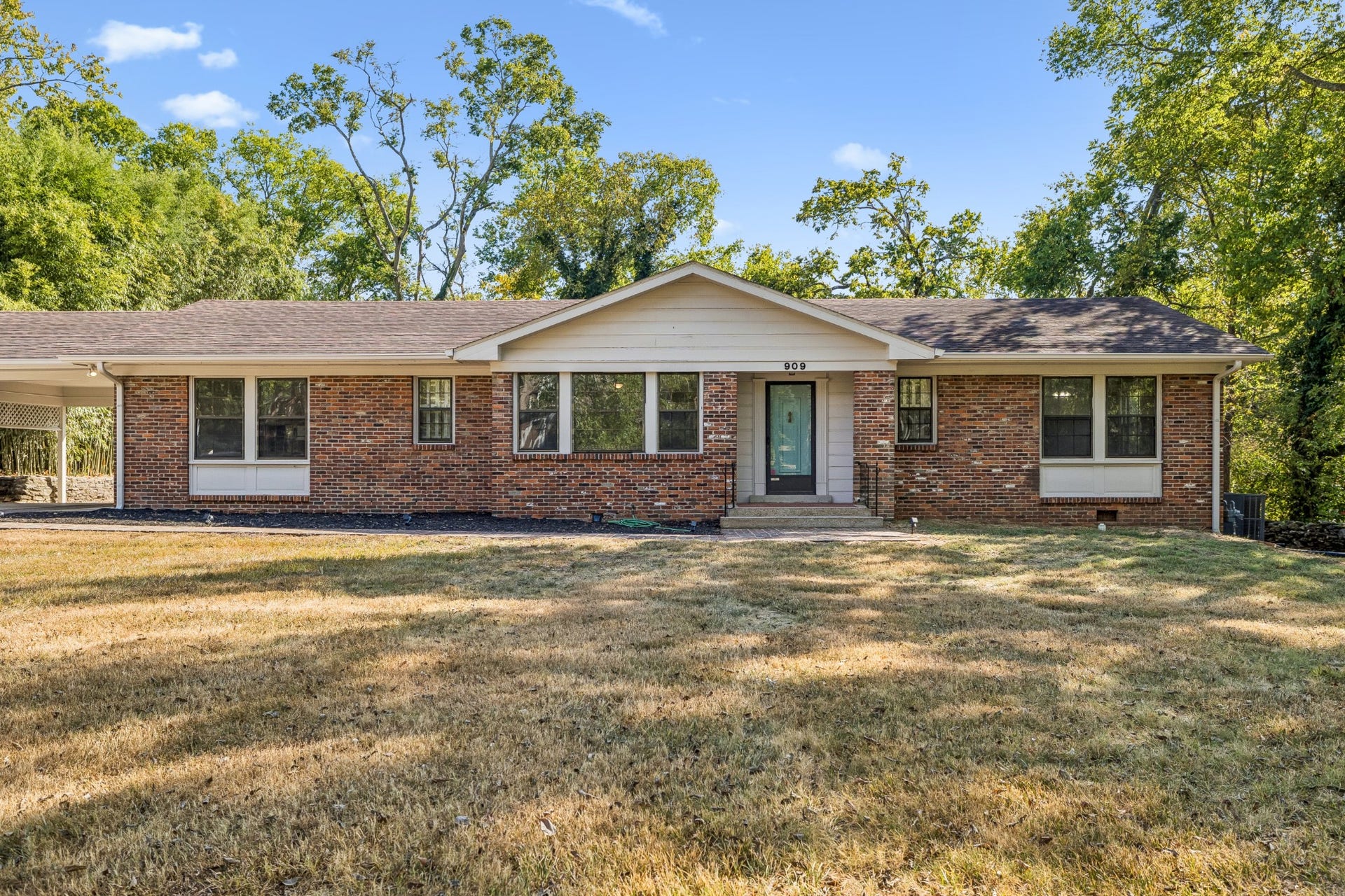 909 Hillcrest Ave, Columbia, TN 38401 909 Hillcrest Ave, Columbia, TN 38401