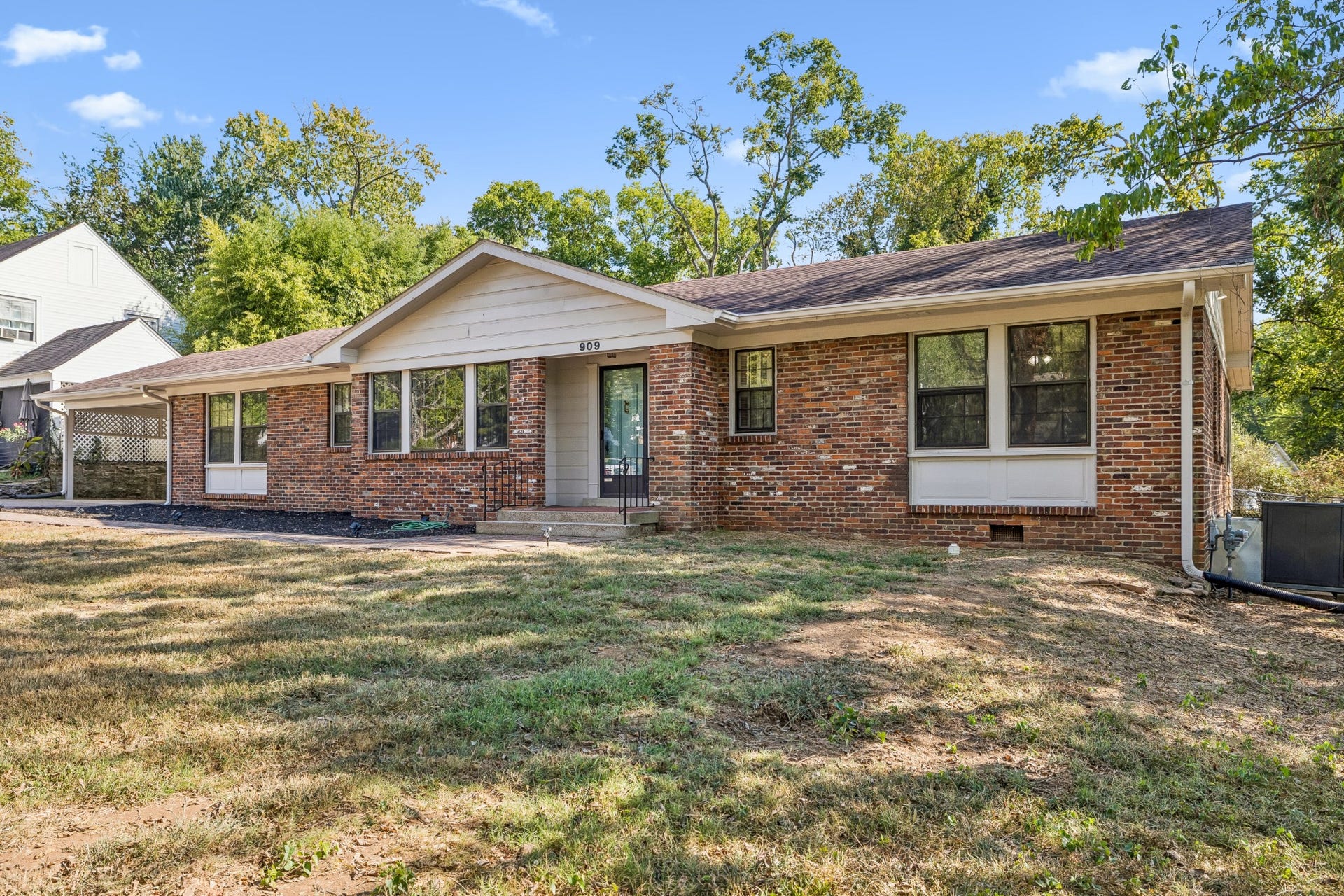 909 Hillcrest Ave, Columbia, TN 38401 909 Hillcrest Ave, Columbia, TN 38401