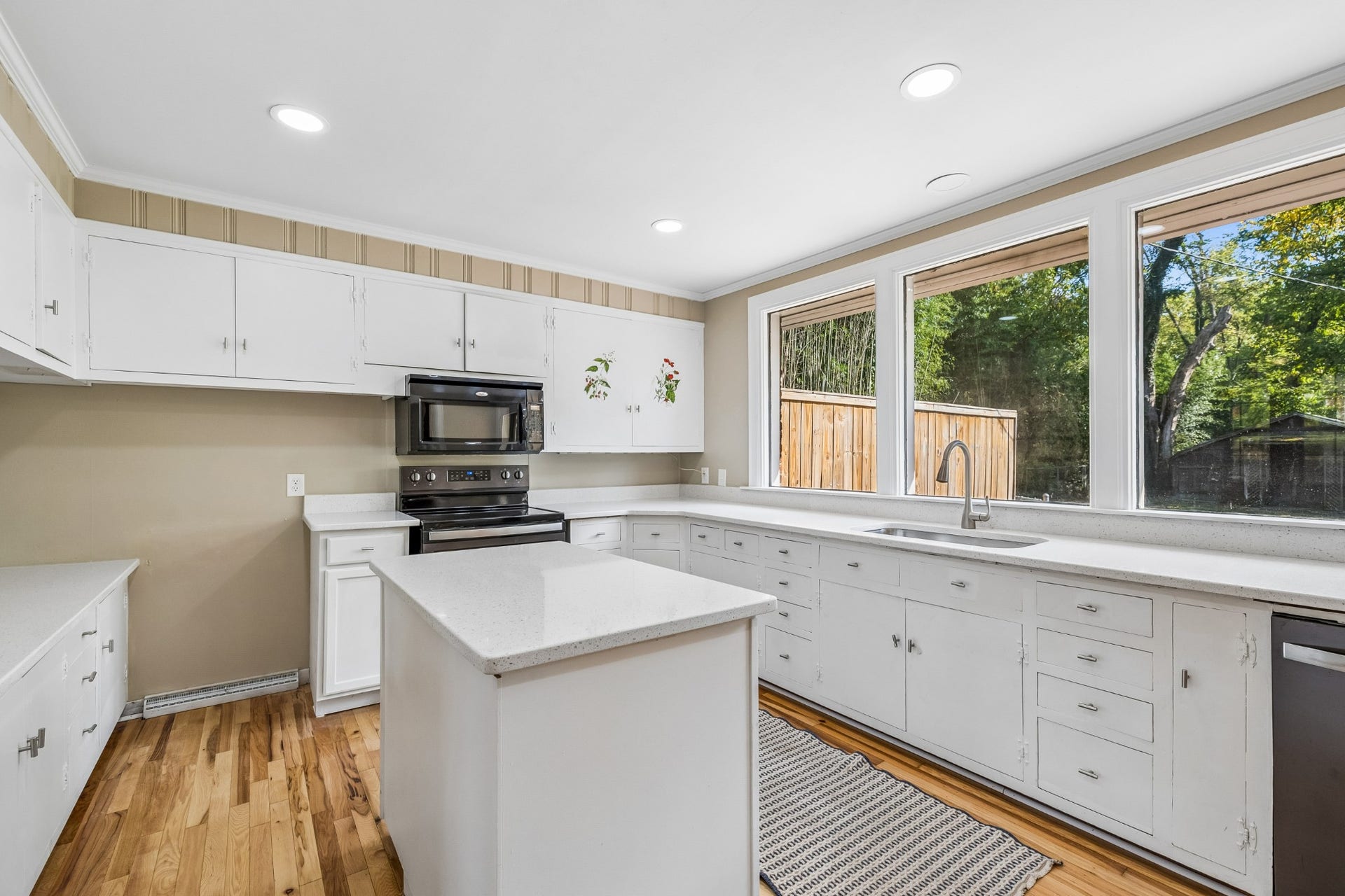 909 Hillcrest Ave, Columbia, TN 38401 909 Hillcrest Ave, Columbia, TN 38401