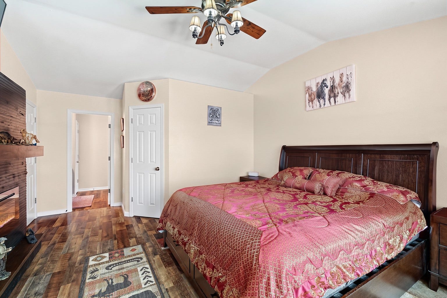 2109 Williamsport Pike, Columbia, TN 38401 Interior paint color has been virtually modified.