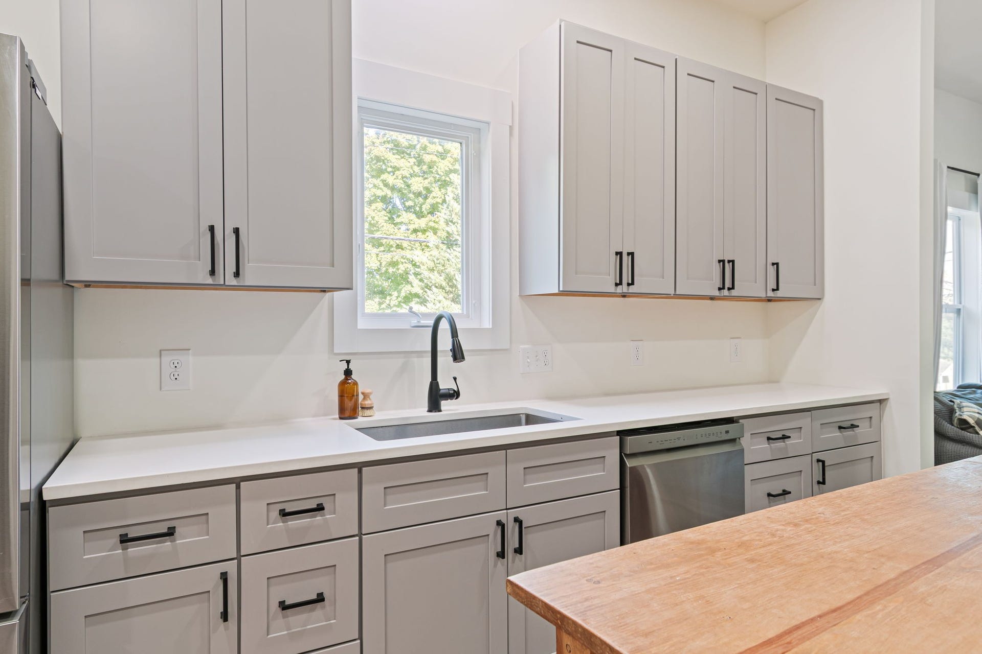 415 W 13th St, Columbia, TN 38401 415 W 13th St, Columbia, TN 38401