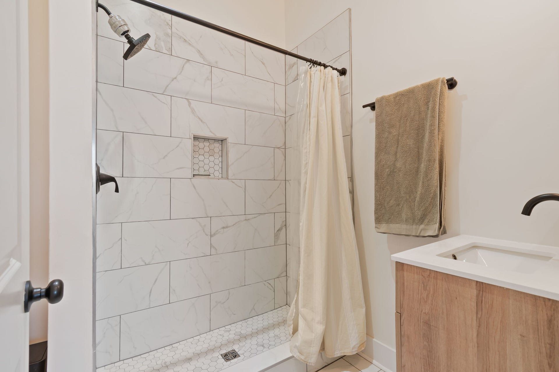 415 W 13th St, Columbia, TN 38401 415 W 13th St, Columbia, TN 38401