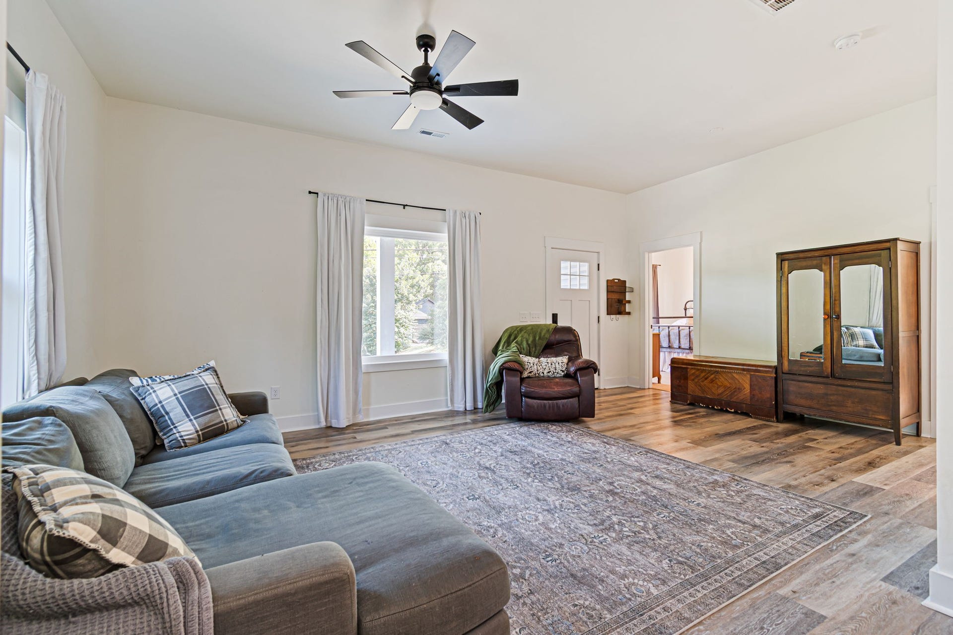 415 W 13th St, Columbia, TN 38401 415 W 13th St, Columbia, TN 38401