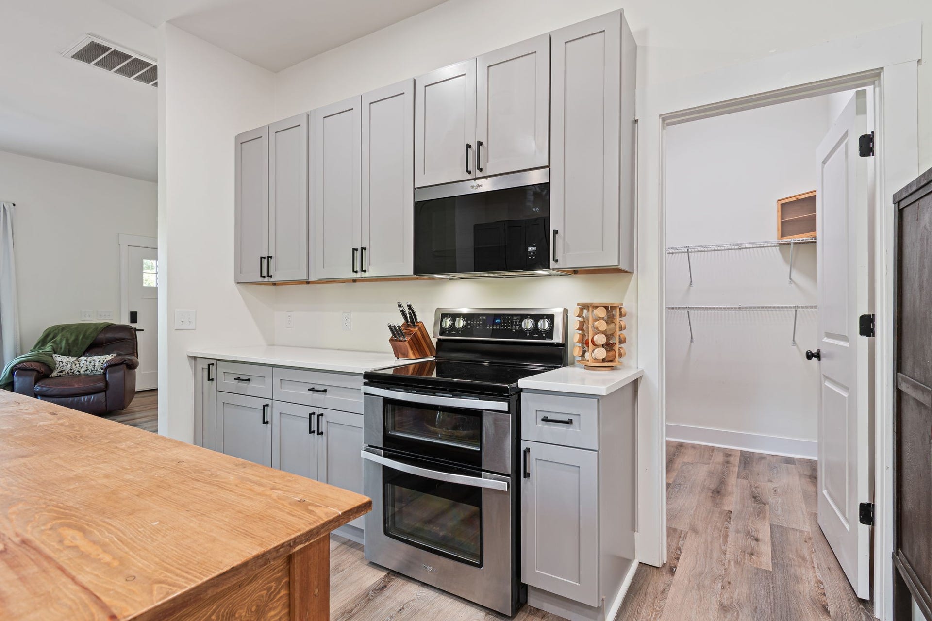 415 W 13th St, Columbia, TN 38401 415 W 13th St, Columbia, TN 38401