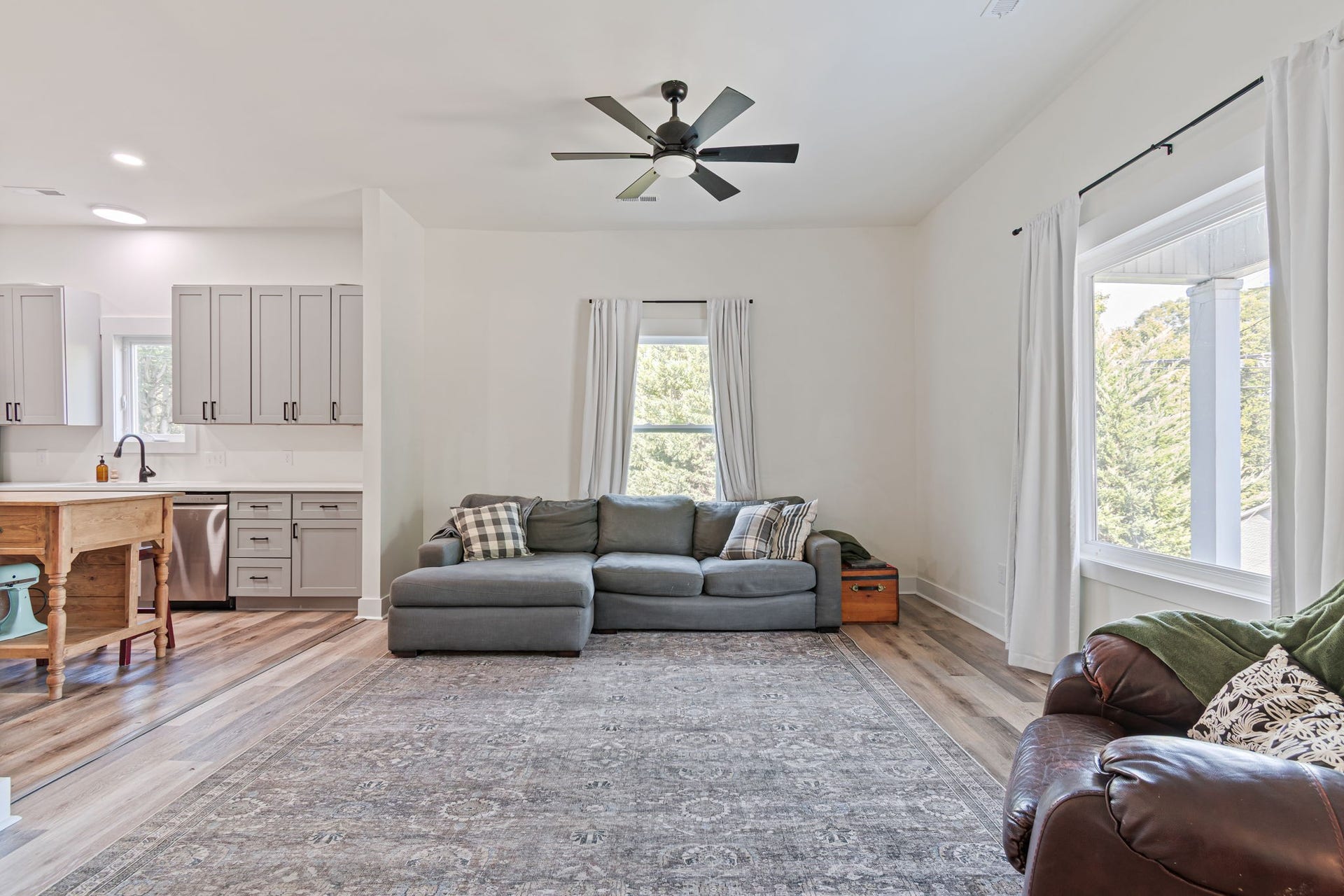 415 W 13th St, Columbia, TN 38401 415 W 13th St, Columbia, TN 38401