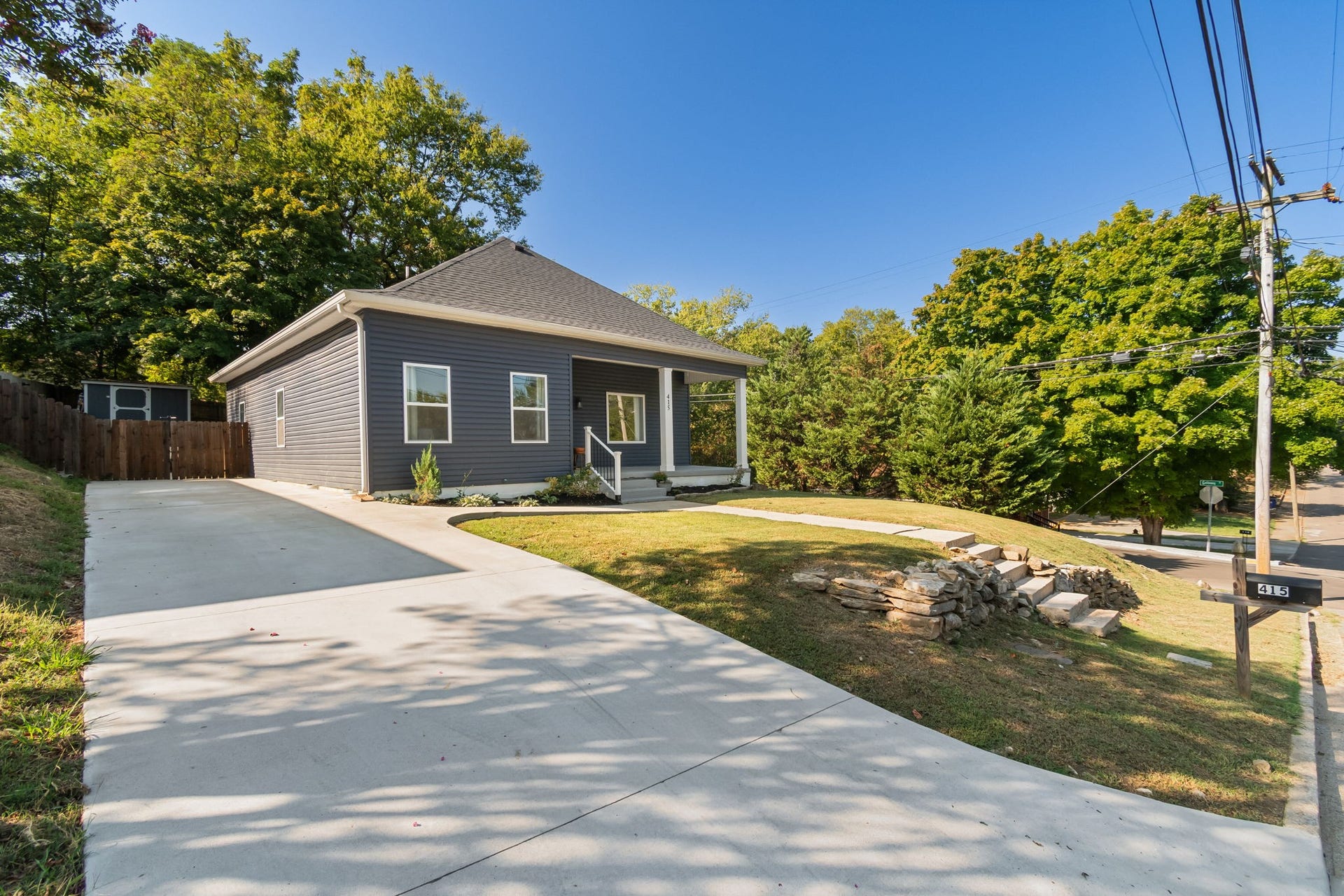 415 W 13th St, Columbia, TN 38401 415 W 13th St, Columbia, TN 38401
