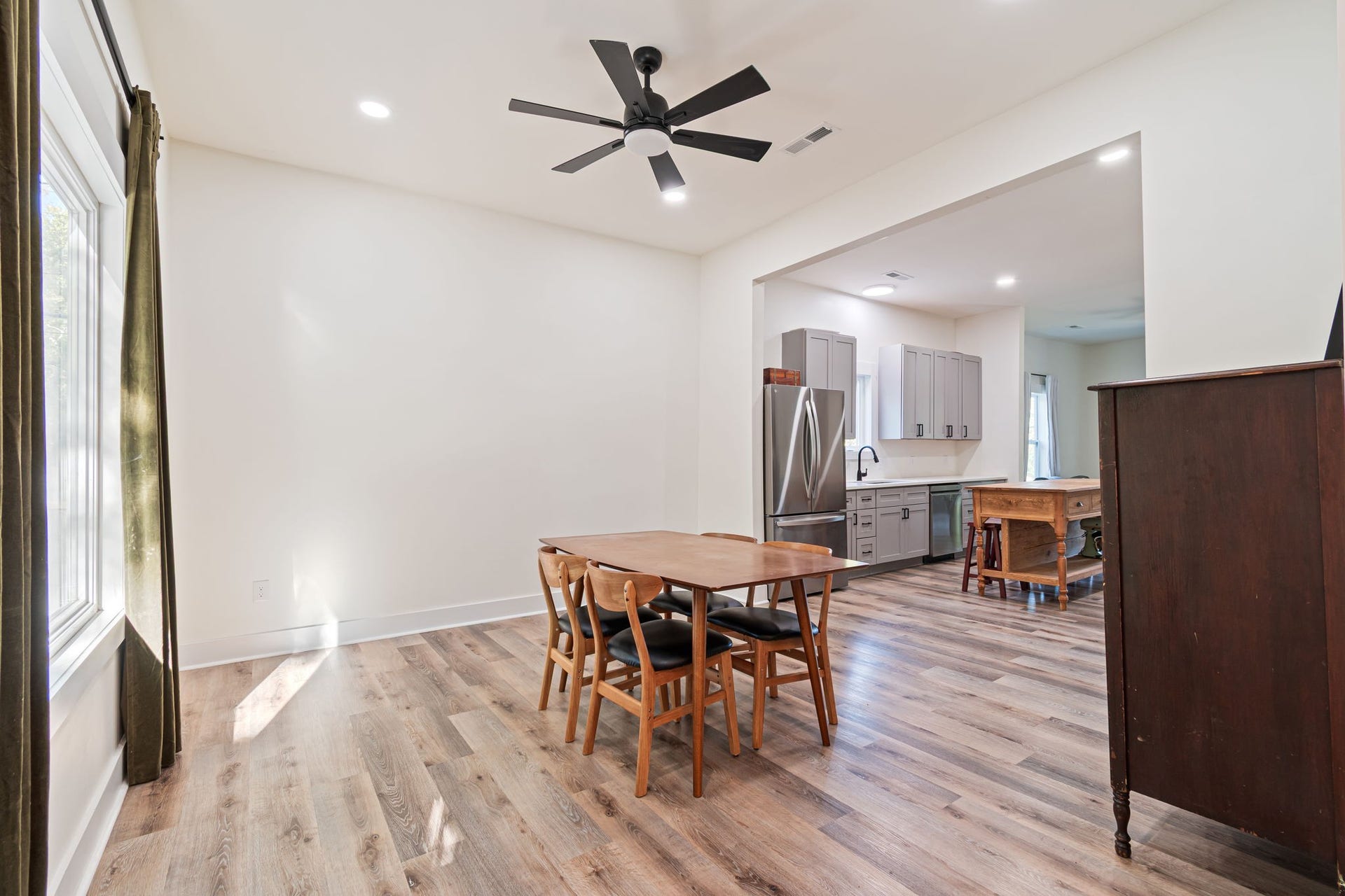 415 W 13th St, Columbia, TN 38401 415 W 13th St, Columbia, TN 38401