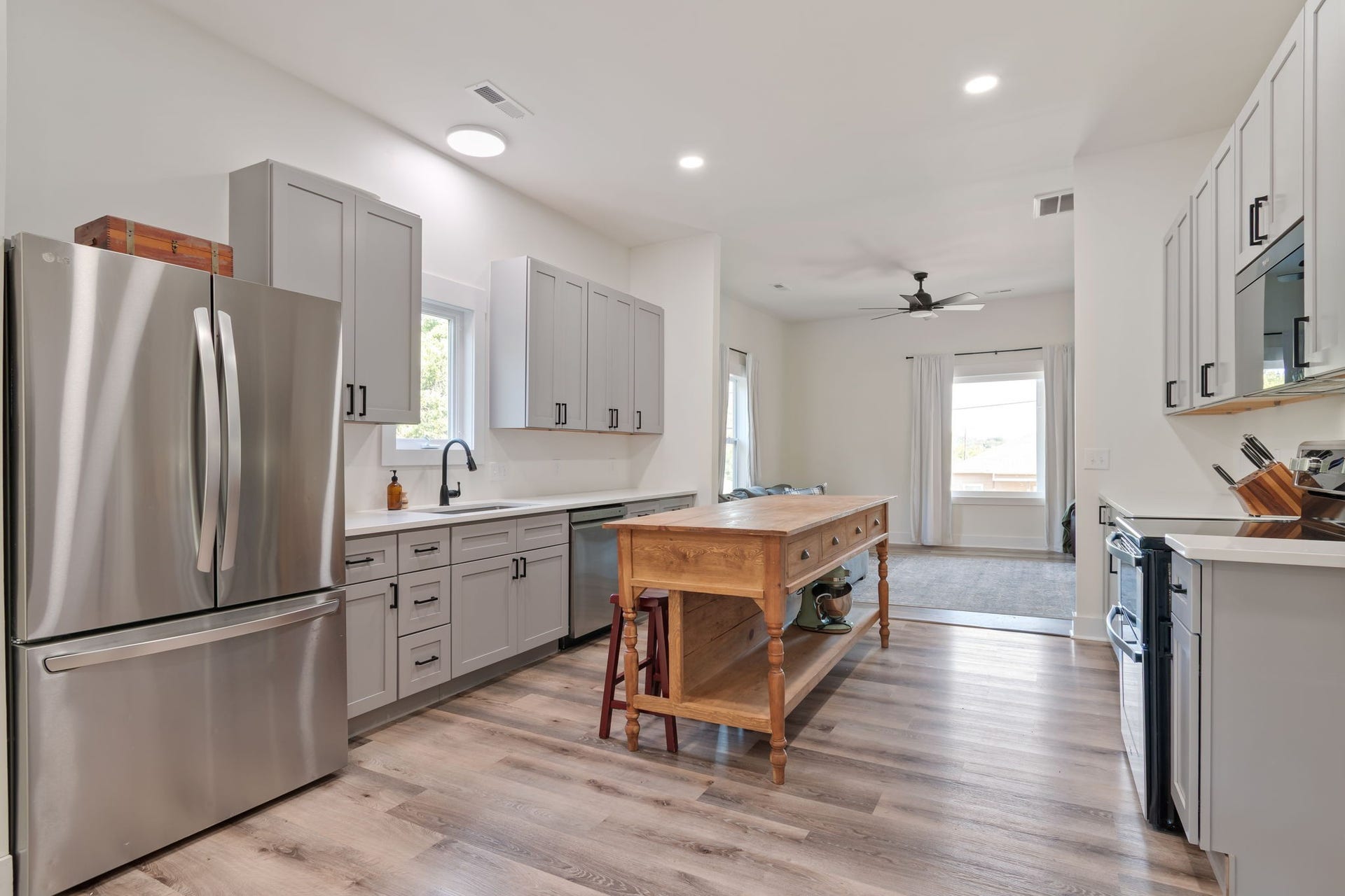 415 W 13th St, Columbia, TN 38401 415 W 13th St, Columbia, TN 38401