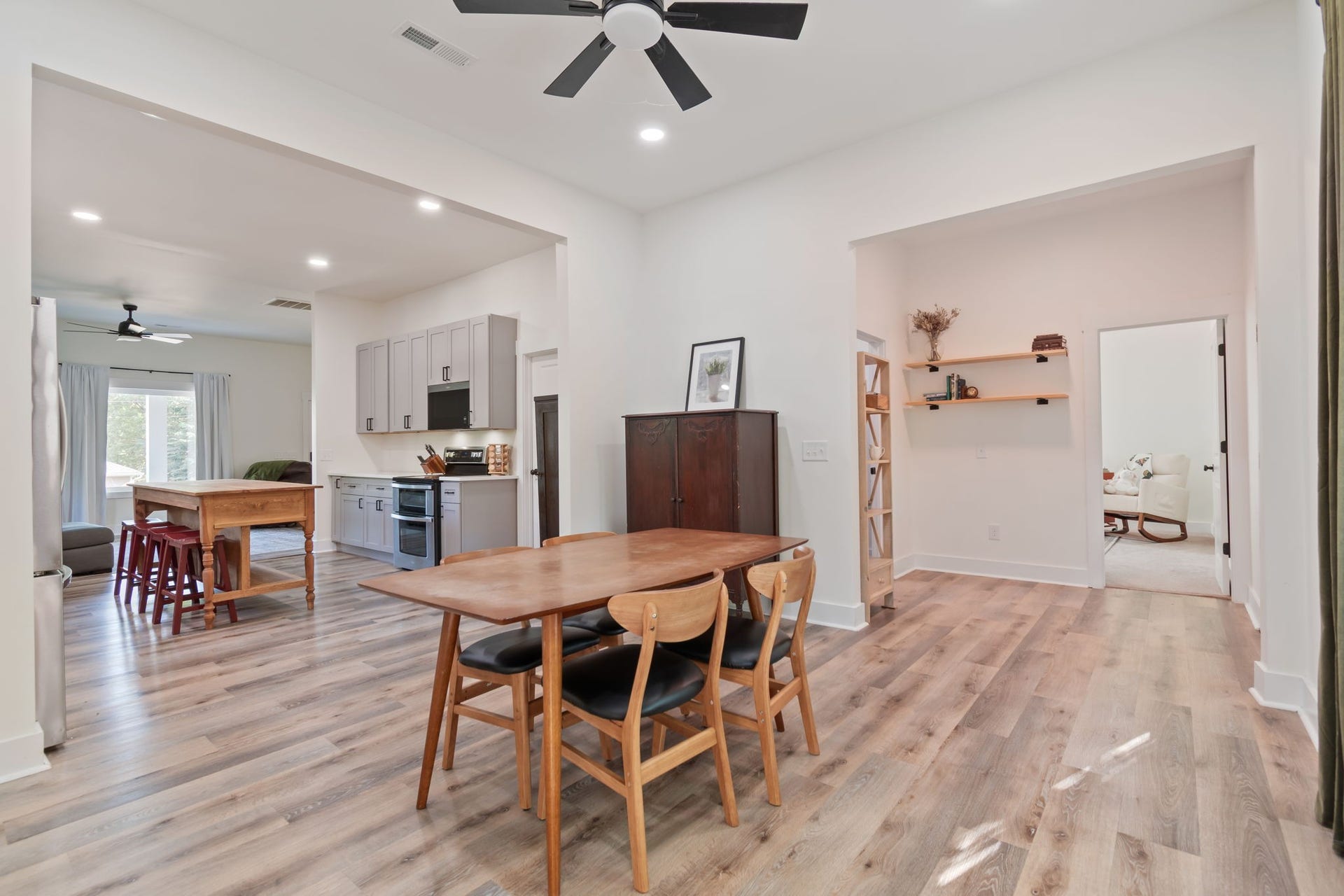 415 W 13th St, Columbia, TN 38401 415 W 13th St, Columbia, TN 38401