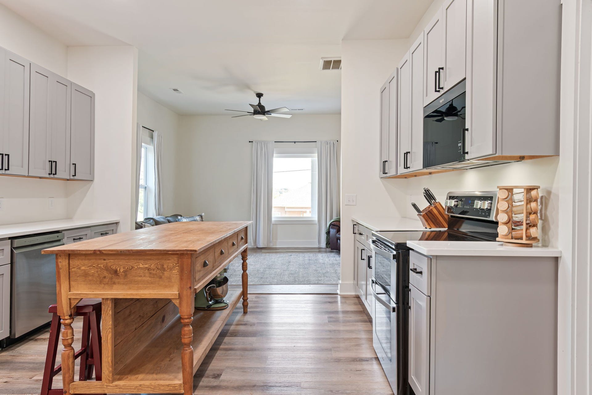 415 W 13th St, Columbia, TN 38401 415 W 13th St, Columbia, TN 38401