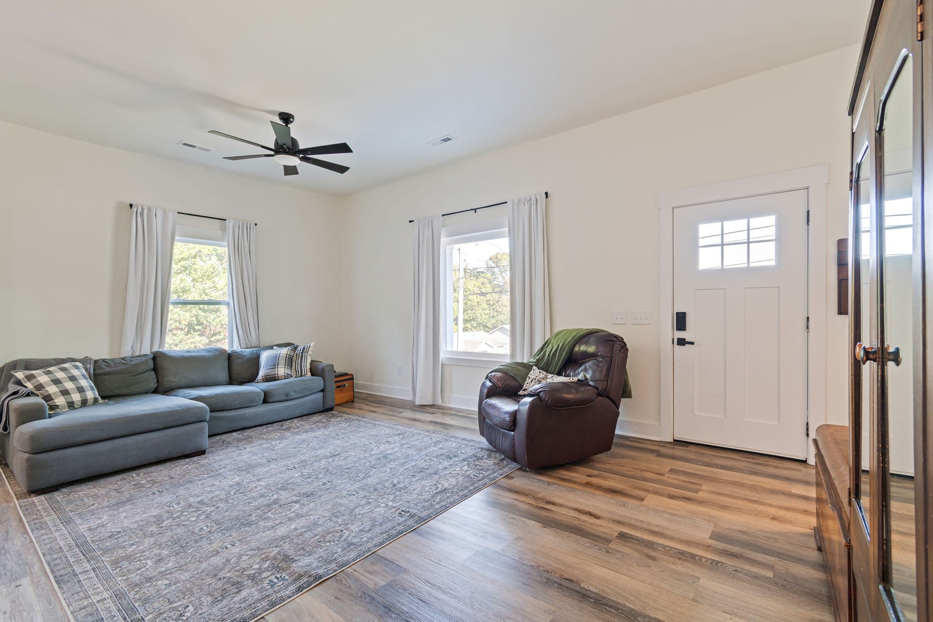 415 W 13th St, Columbia, TN 38401 415 W 13th St, Columbia, TN 38401