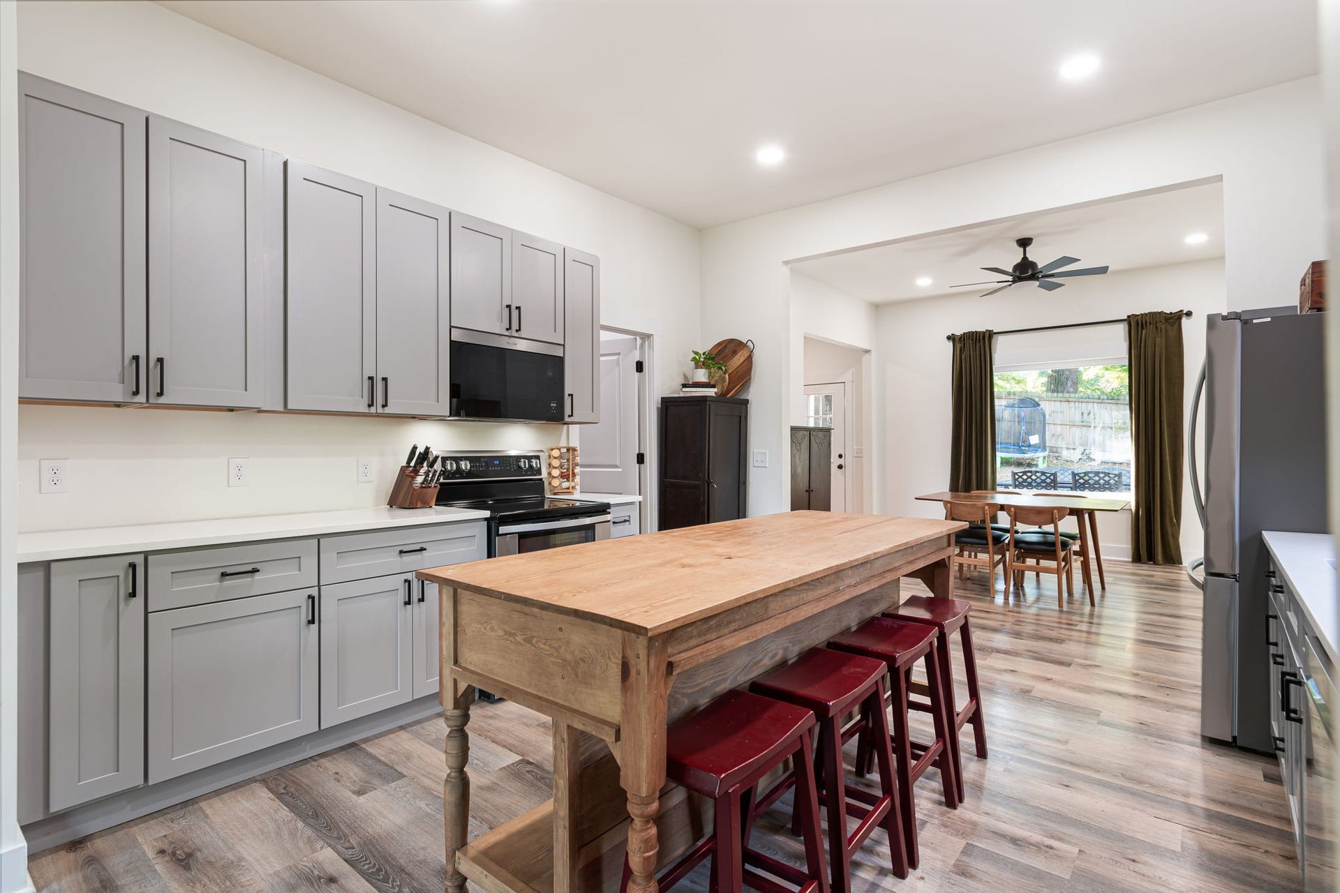 415 W 13th St, Columbia, TN 38401 415 W 13th St, Columbia, TN 38401