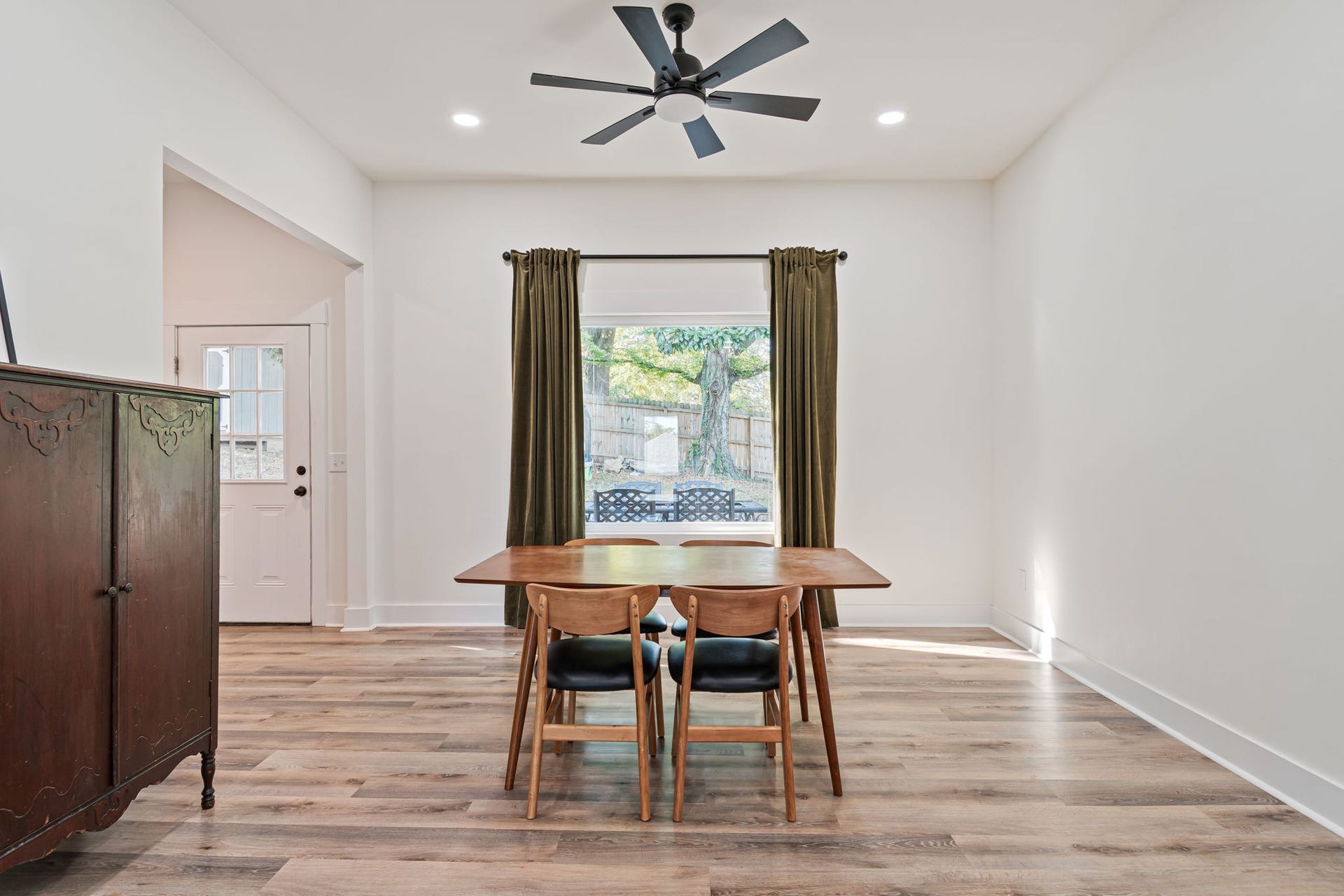 415 W 13th St, Columbia, TN 38401 415 W 13th St, Columbia, TN 38401