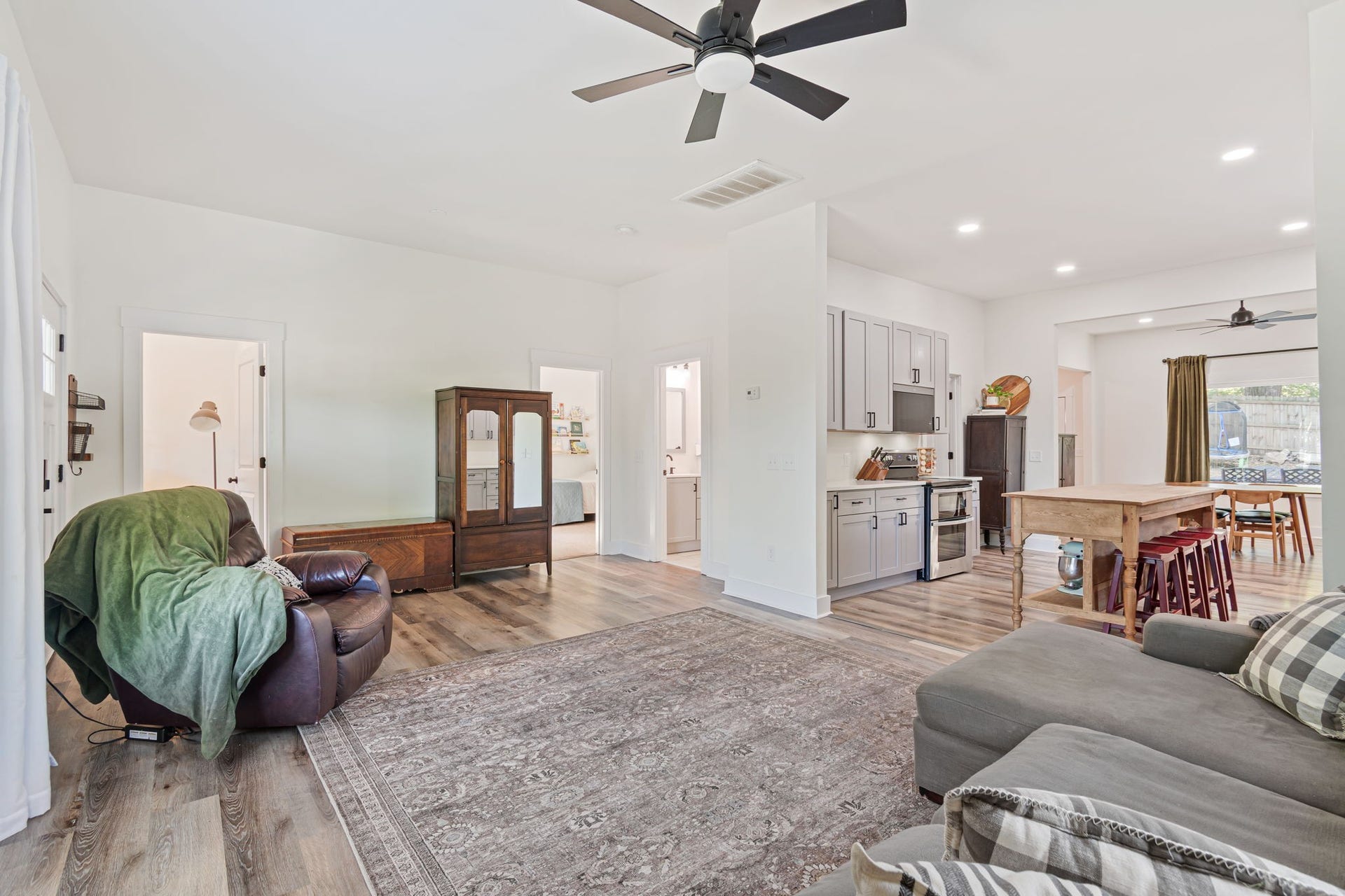 415 W 13th St, Columbia, TN 38401 415 W 13th St, Columbia, TN 38401