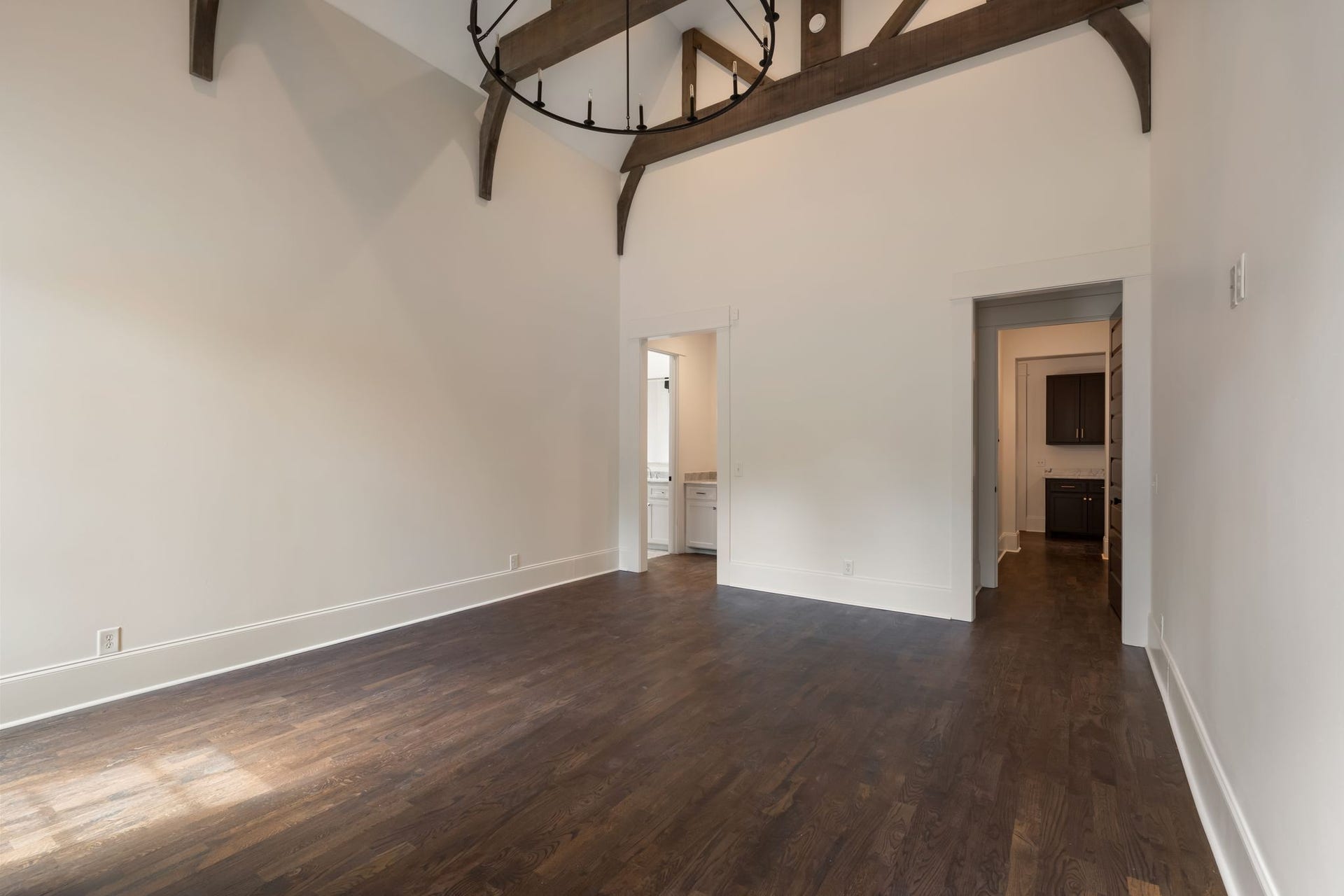 4020 Jessica Ln, Franklin, TN 37064 high ceilings with chandelier