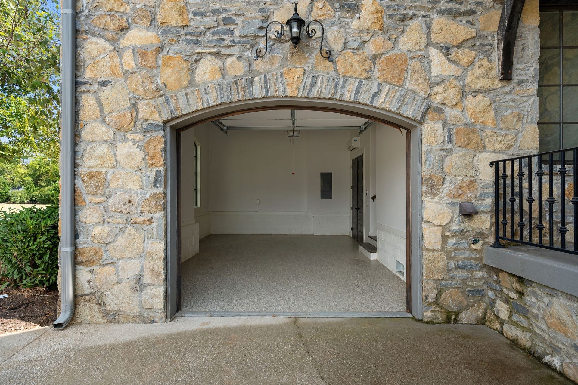 4735 Peytonsville rd, Franklin, TN 37064 1 car garage heated and cooled