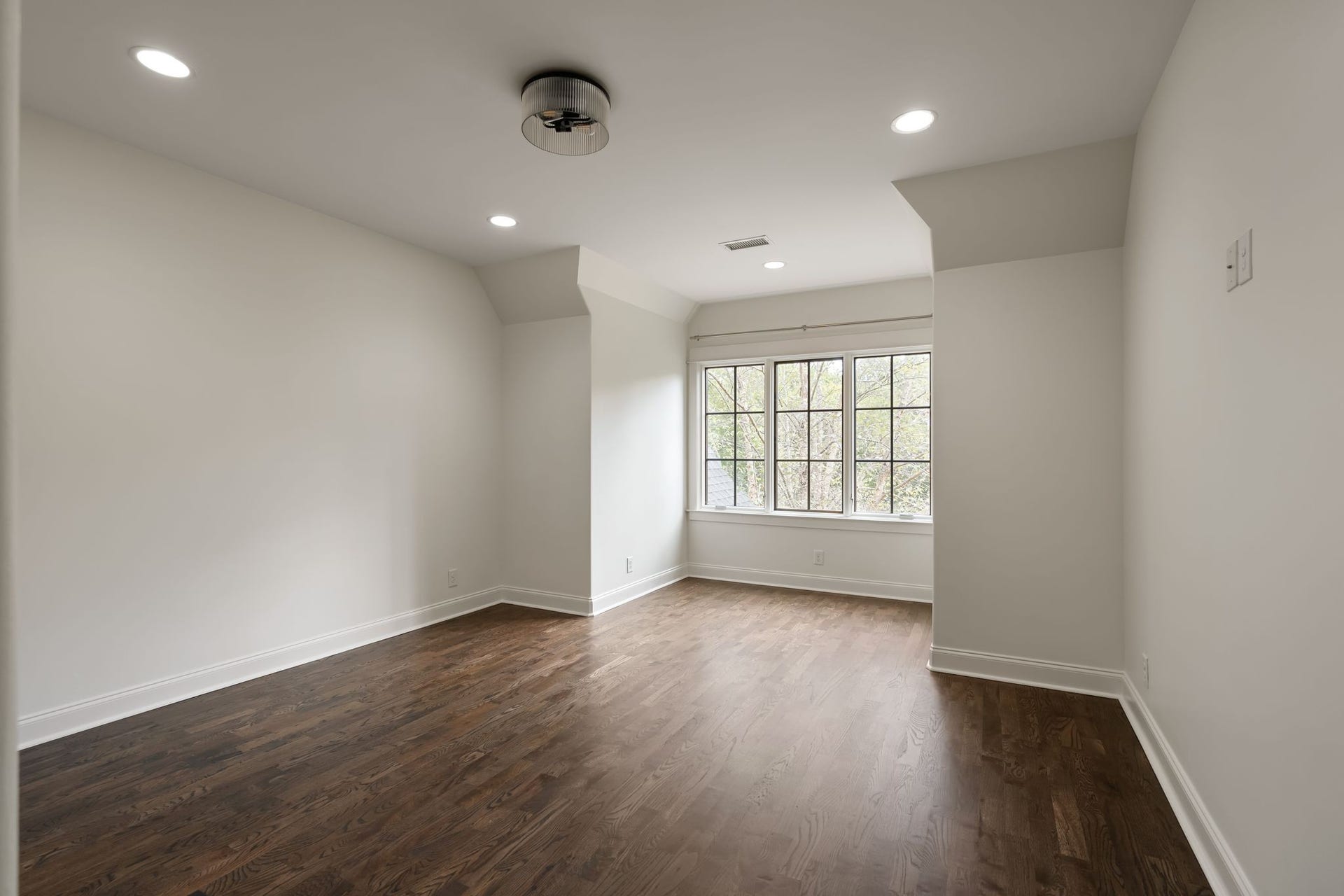 4735 Peytonsville rd, Franklin, TN 37064 upstairs bedroom with bath attached
