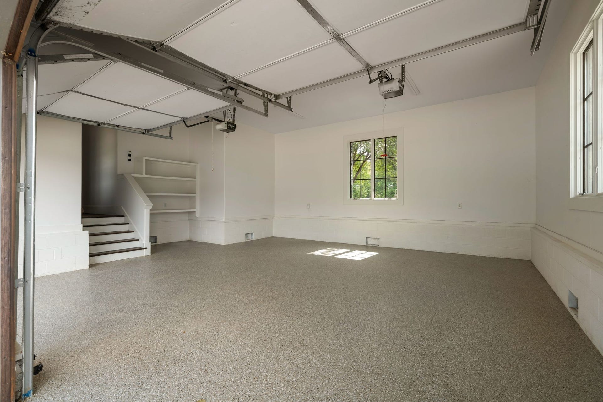 4735 Peytonsville rd, Franklin, TN 37064 two car garage