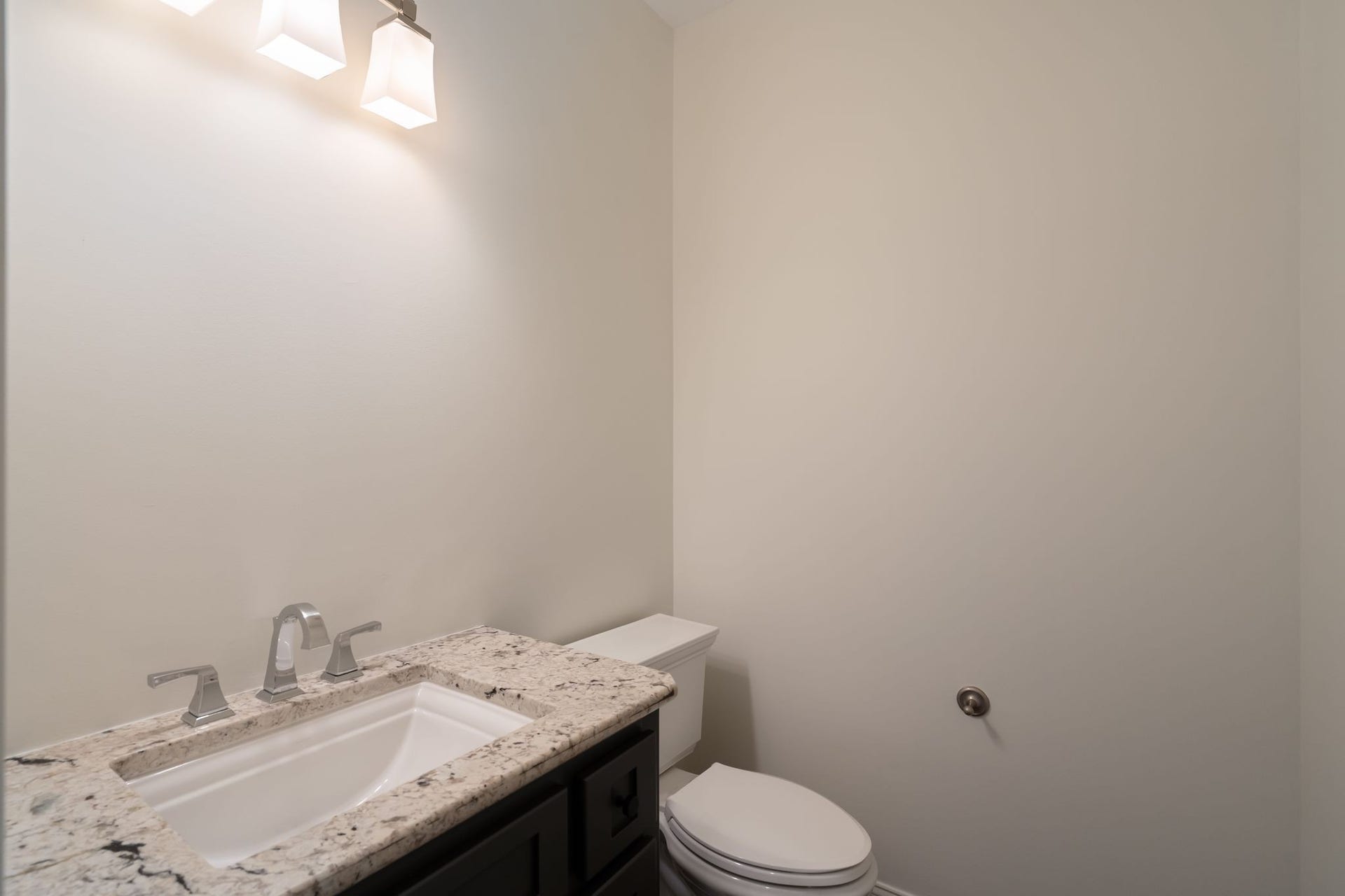 4735 Peytonsville rd, Franklin, TN 37064 half bath upstairs