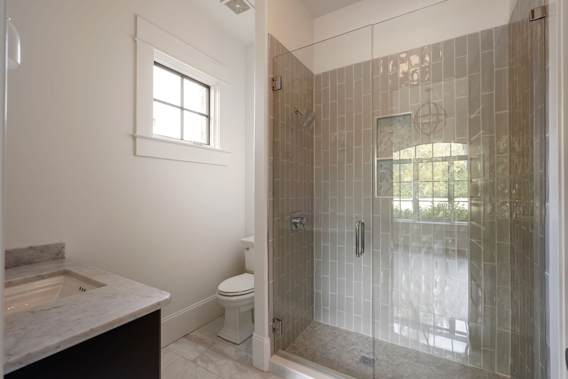 4735 Peytonsville rd, Franklin, TN 37064 bath attached to downstairs bedroom