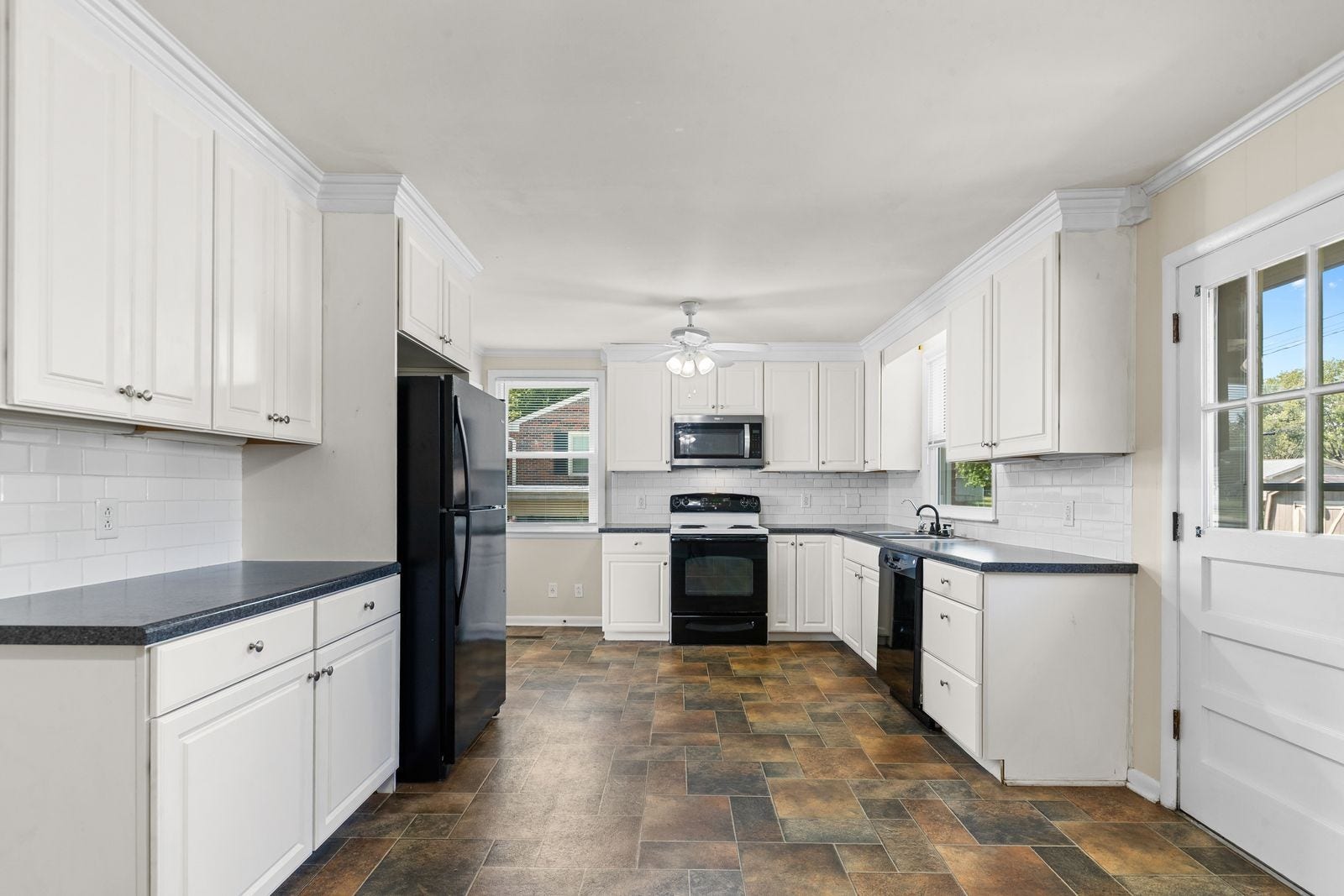 3004 Knud Dr, Columbia, TN 38401 Beautiful new kitchen