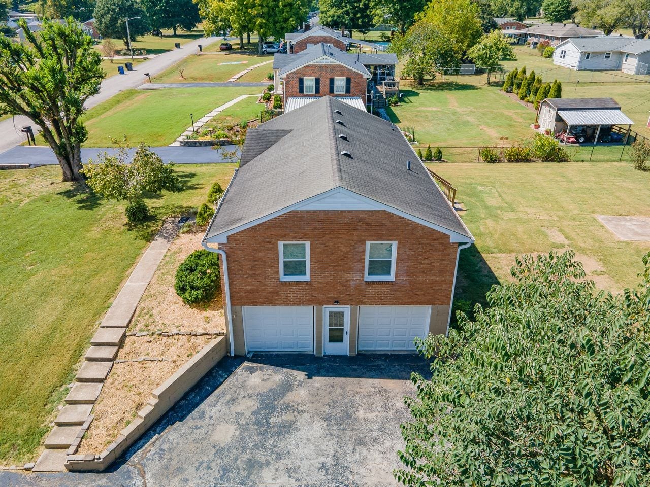 3004 Knud Dr, Columbia, TN 38401 2 car garage in basement