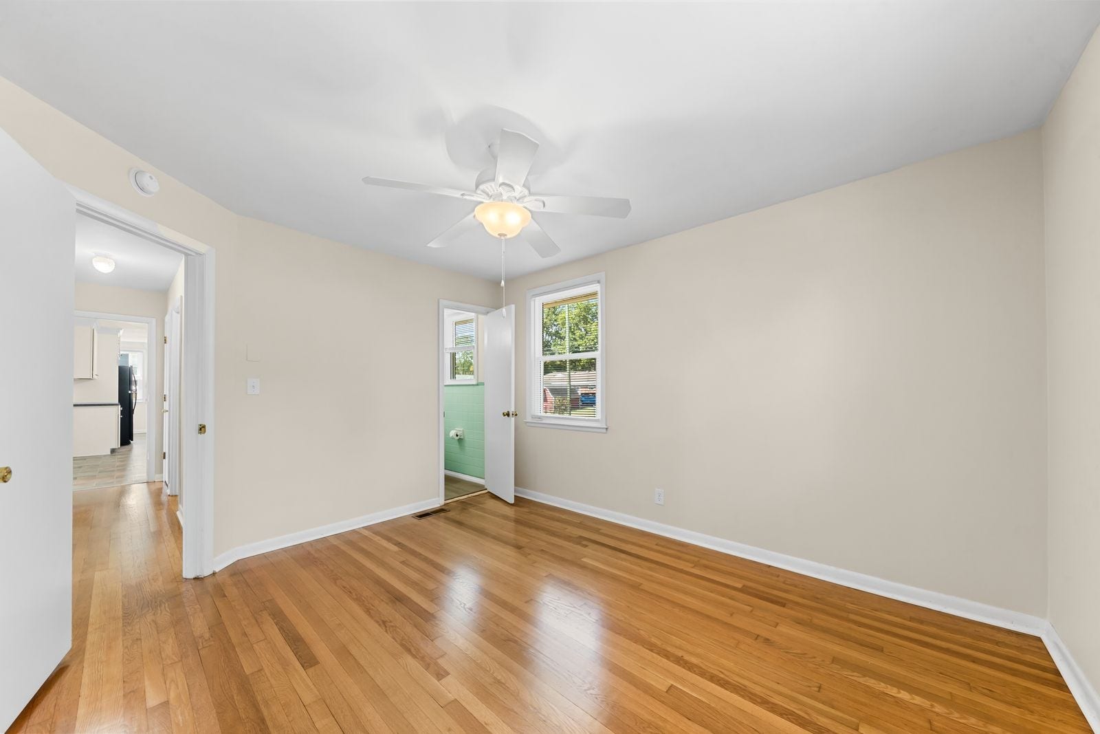 3004 Knud Dr, Columbia, TN 38401 Master bedroom with bath