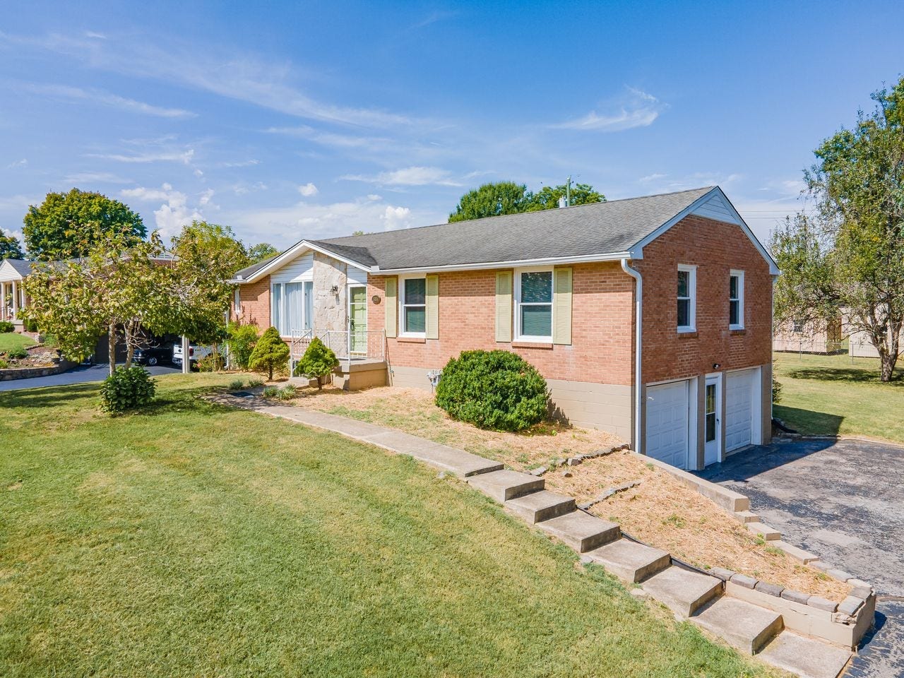 3004 Knud Dr, Columbia, TN 38401 Total redone house like new!