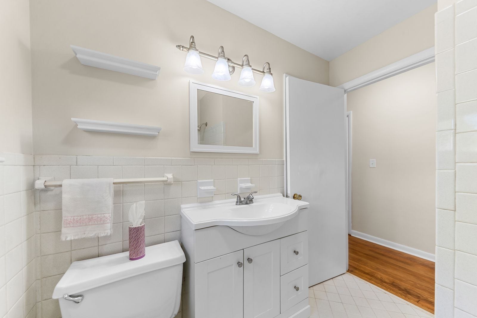 3004 Knud Dr, Columbia, TN 38401 Hall bath