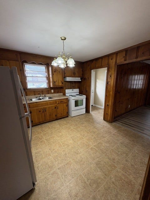 1400 S High St, Columbia, TN 38401 Another view of the kitchen