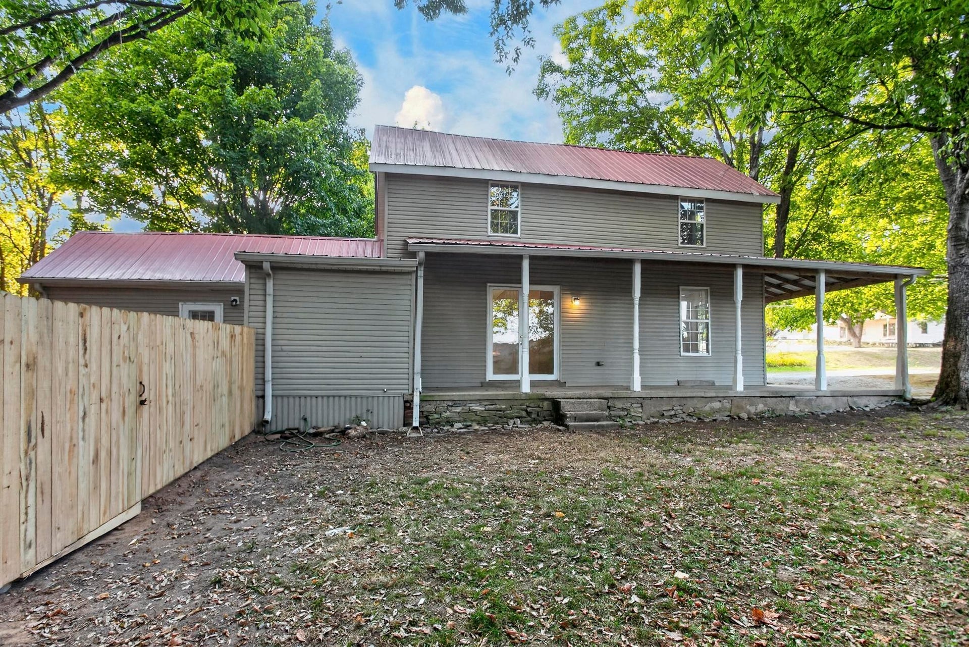 329 W 14th St, Columbia, TN 38401 329 W 14th St, Columbia, TN 38401