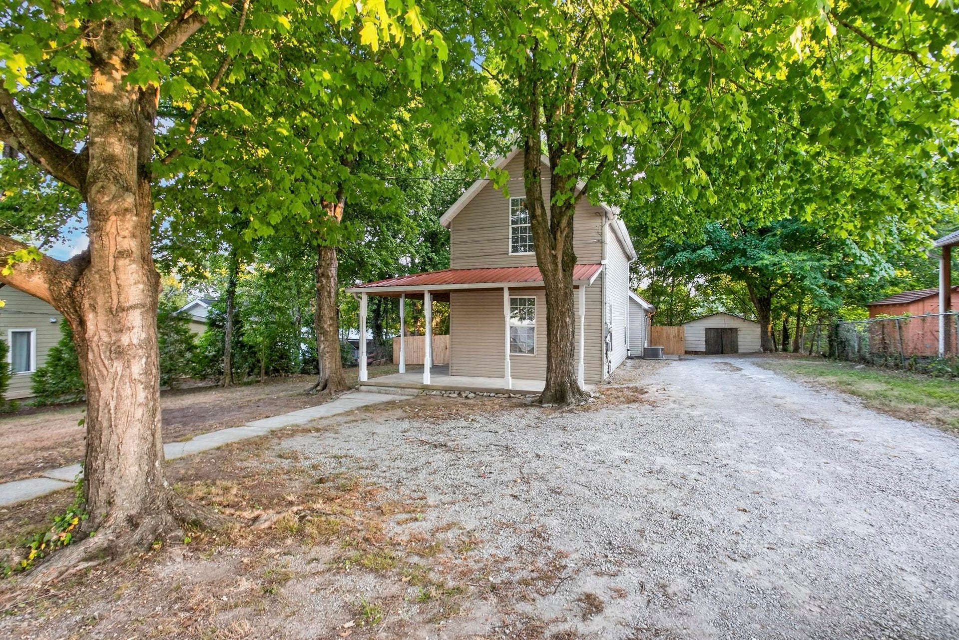 329 W 14th St, Columbia, TN 38401 329 W 14th St, Columbia, TN 38401