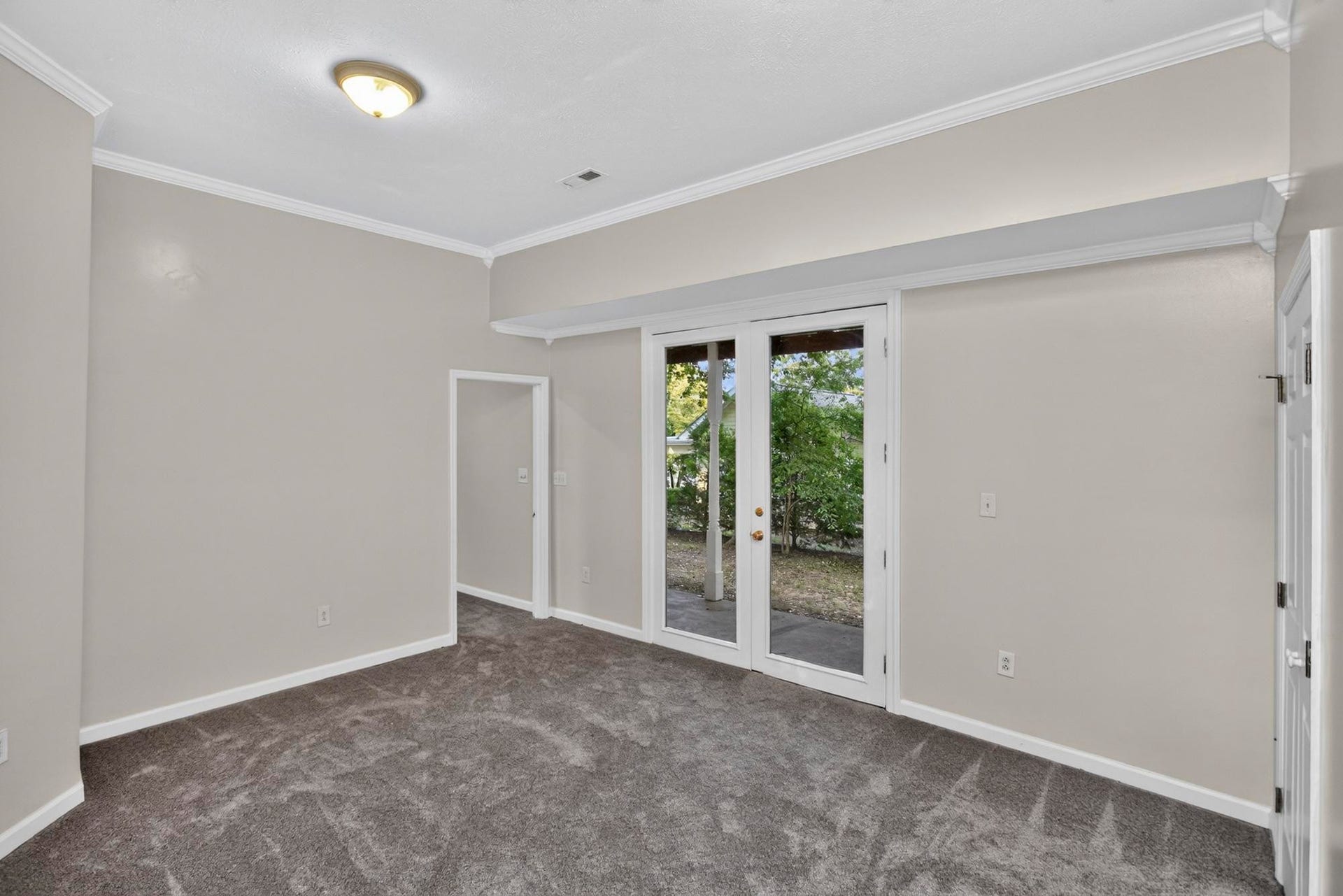 329 W 14th St, Columbia, TN 38401 329 W 14th St, Columbia, TN 38401