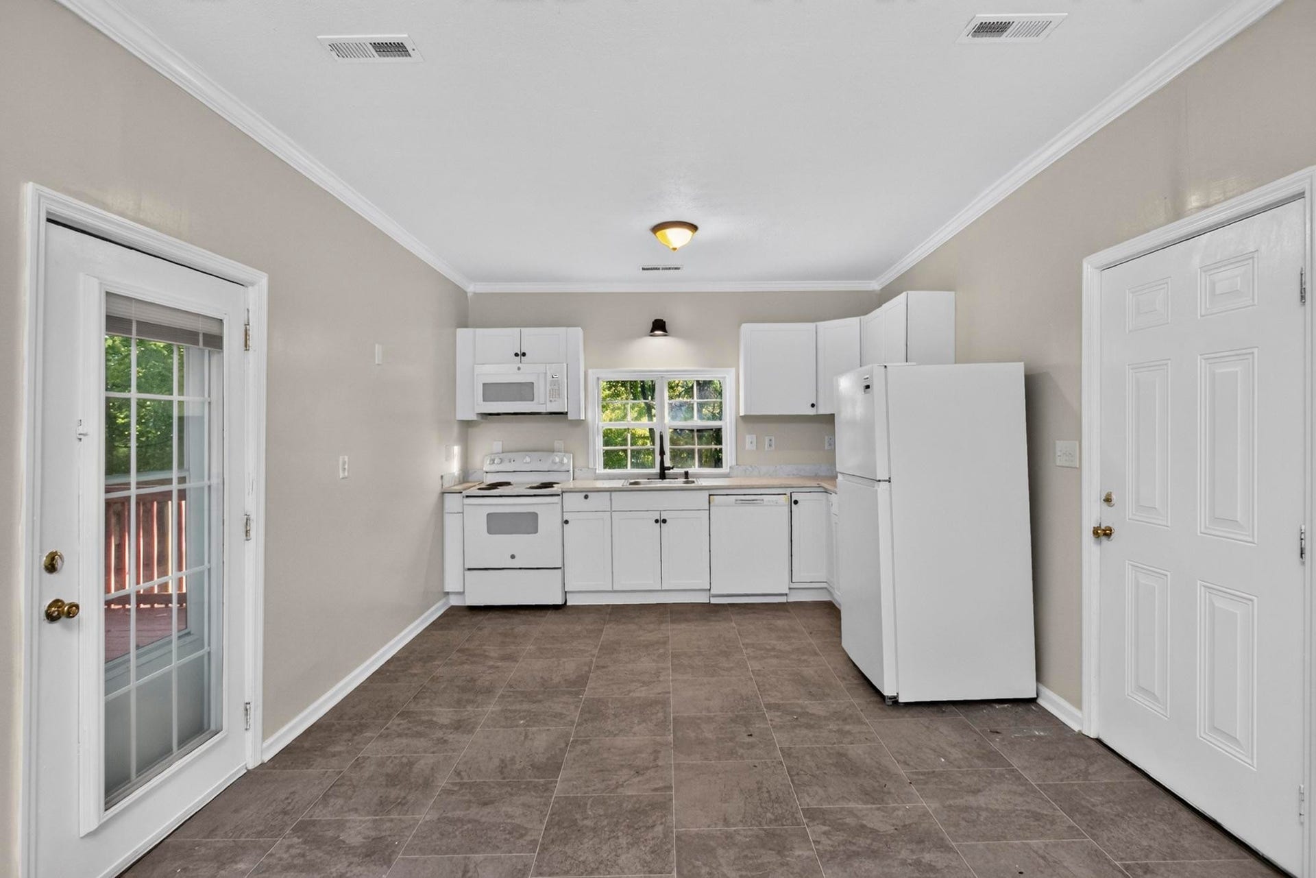 329 W 14th St, Columbia, TN 38401 329 W 14th St, Columbia, TN 38401